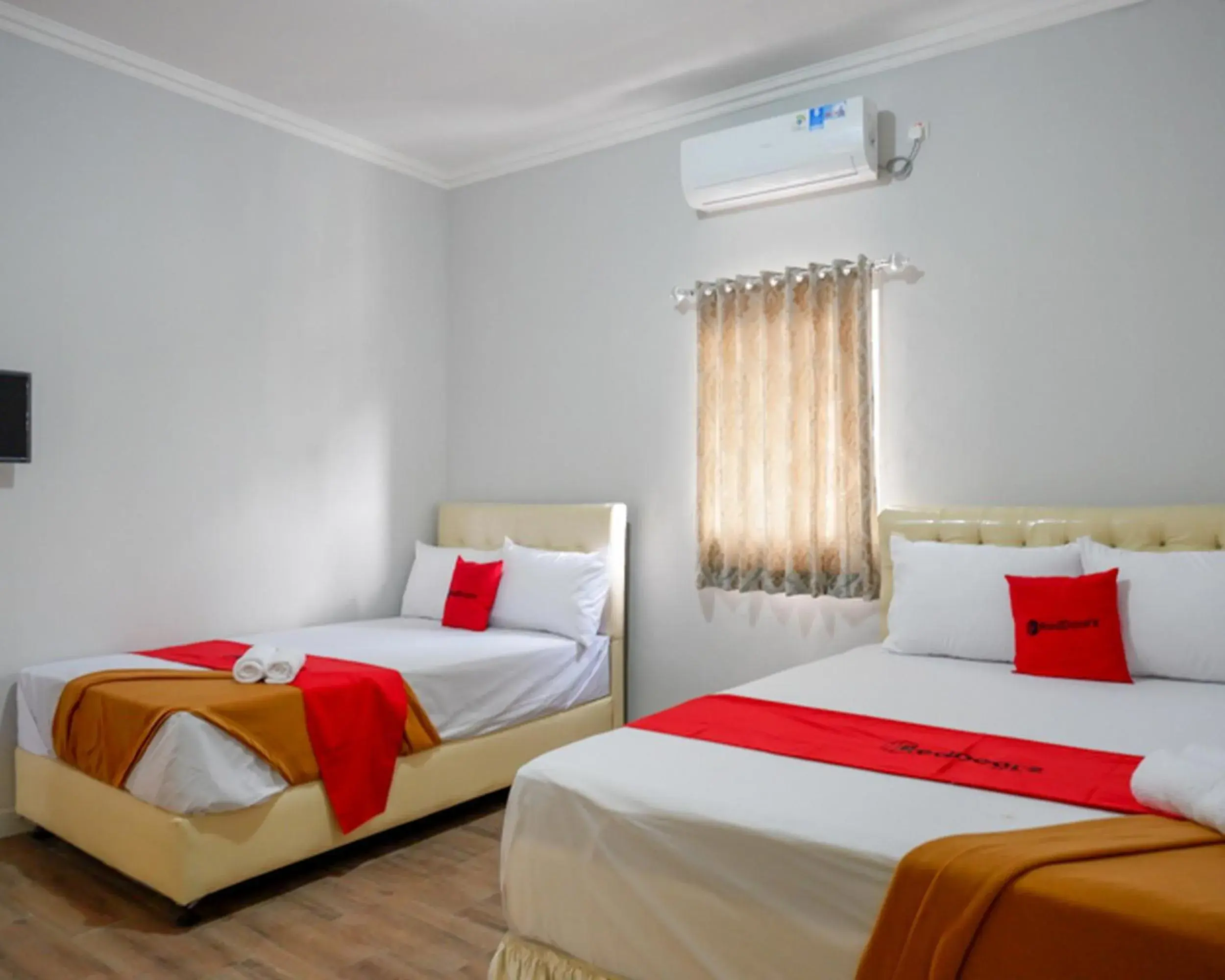 Bed in RedDoorz @ City Park Medoho Semarang Bed in RedDoorz @ City Park Medoho Semarang
