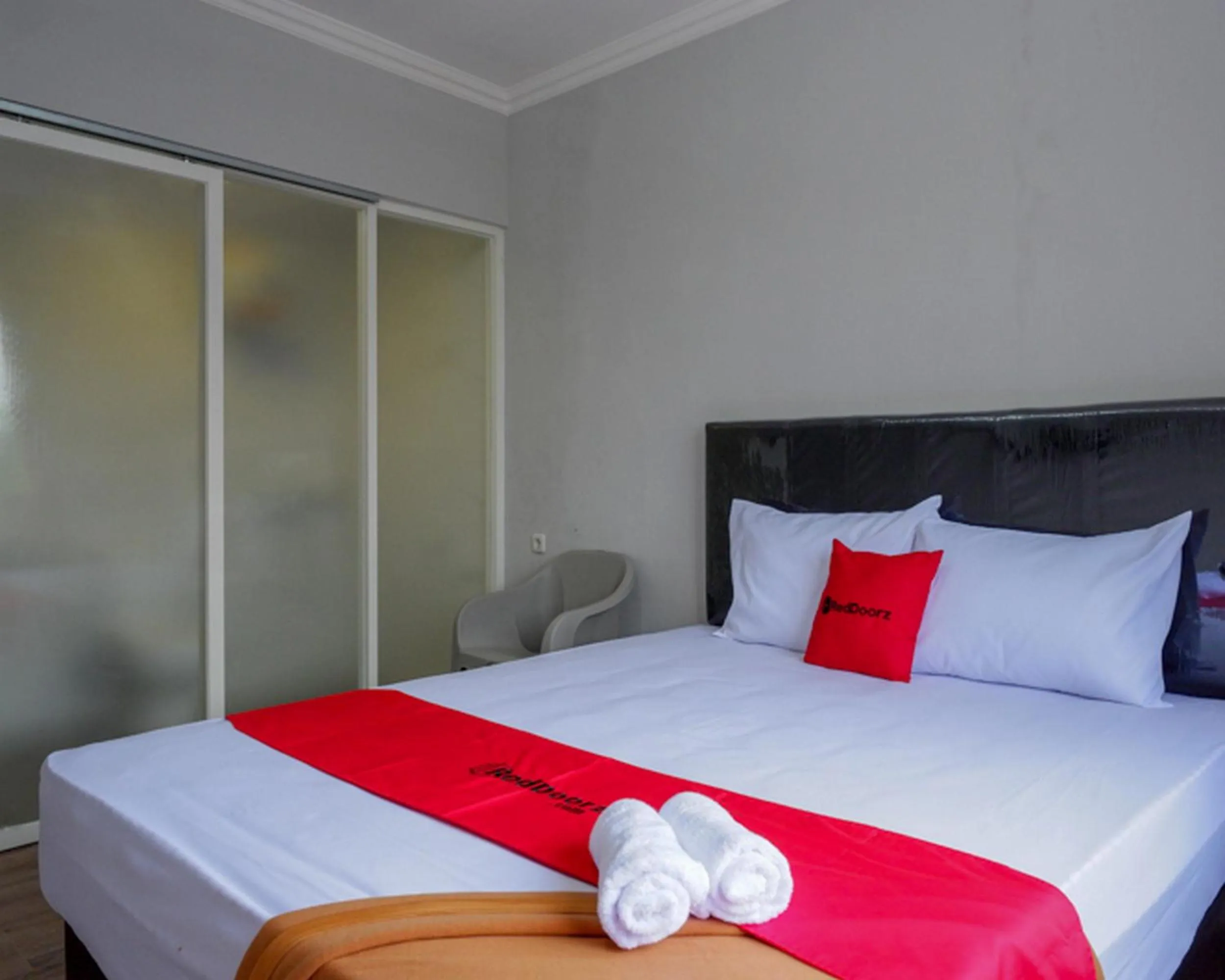 Bed in RedDoorz @ City Park Medoho Semarang