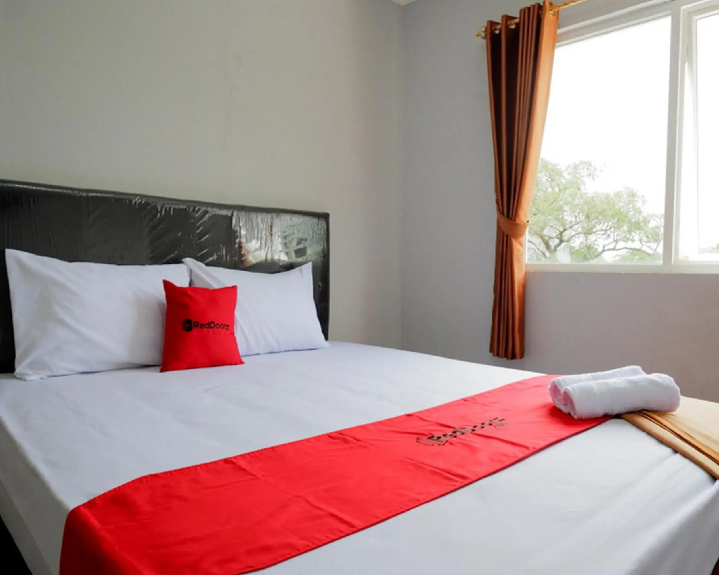 Bed in RedDoorz @ City Park Medoho Semarang Bed in RedDoorz @ City Park Medoho Semarang