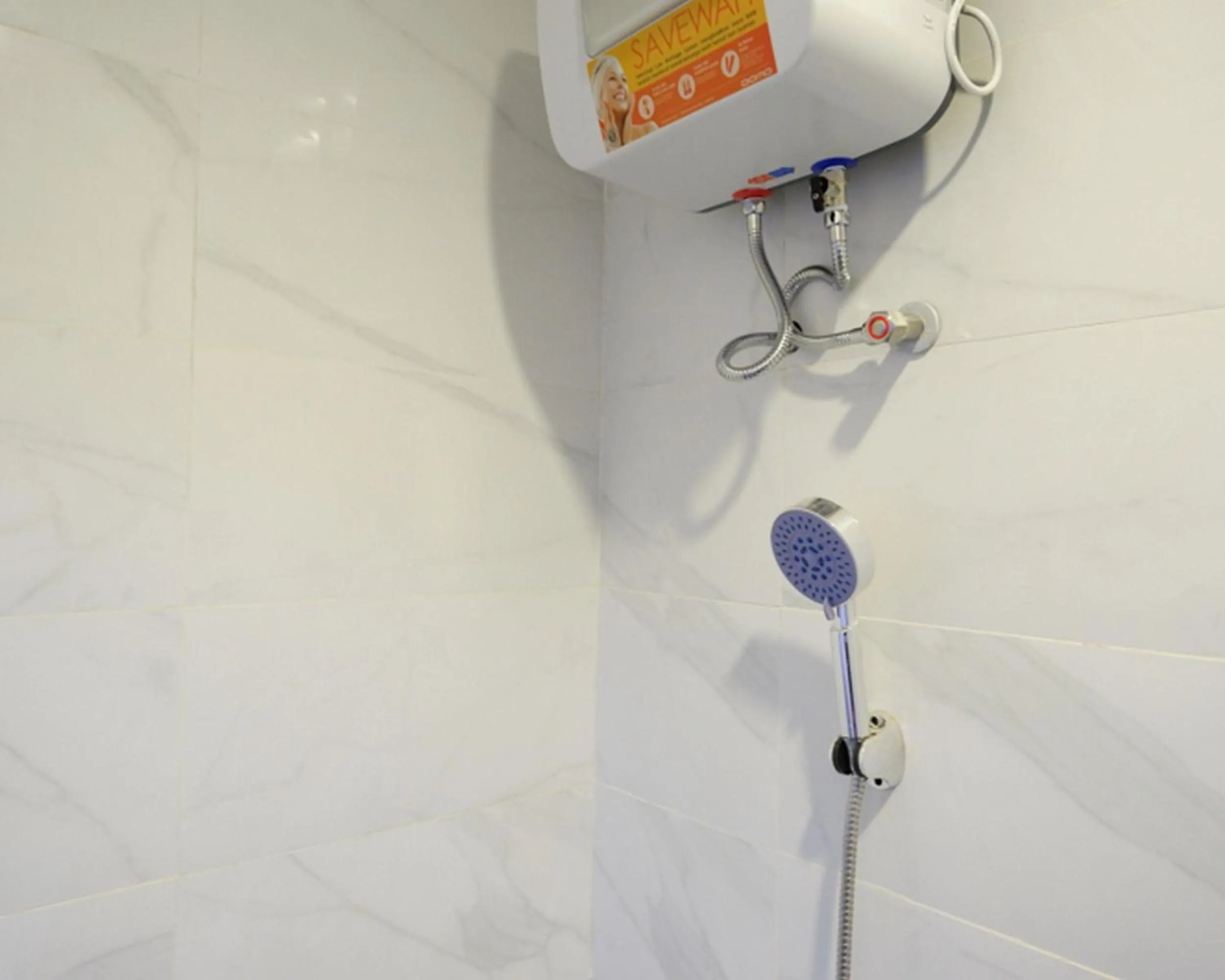 Bathroom in RedDoorz @ City Park Medoho Semarang