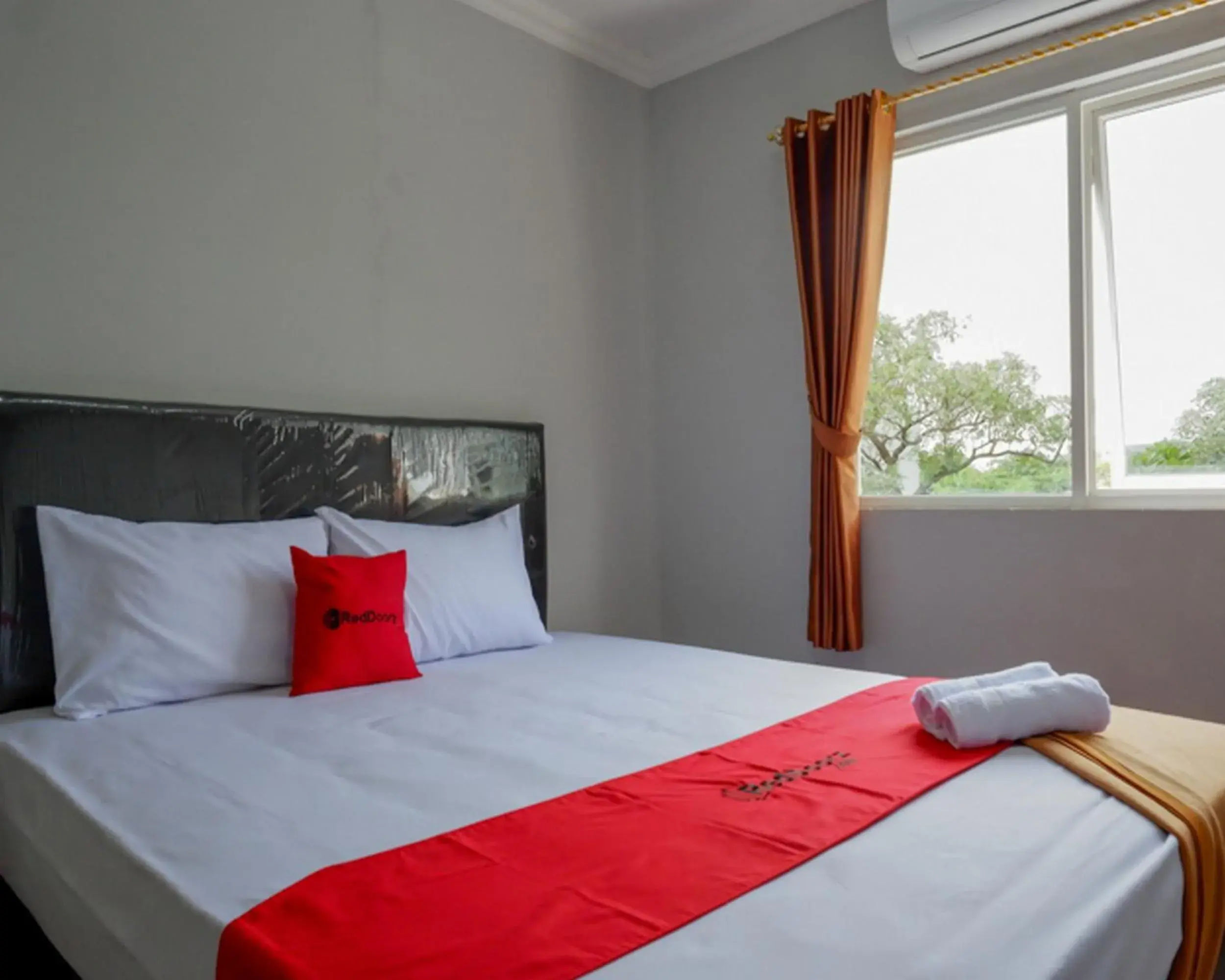 Bed in RedDoorz @ City Park Medoho Semarang Bed in RedDoorz @ City Park Medoho Semarang