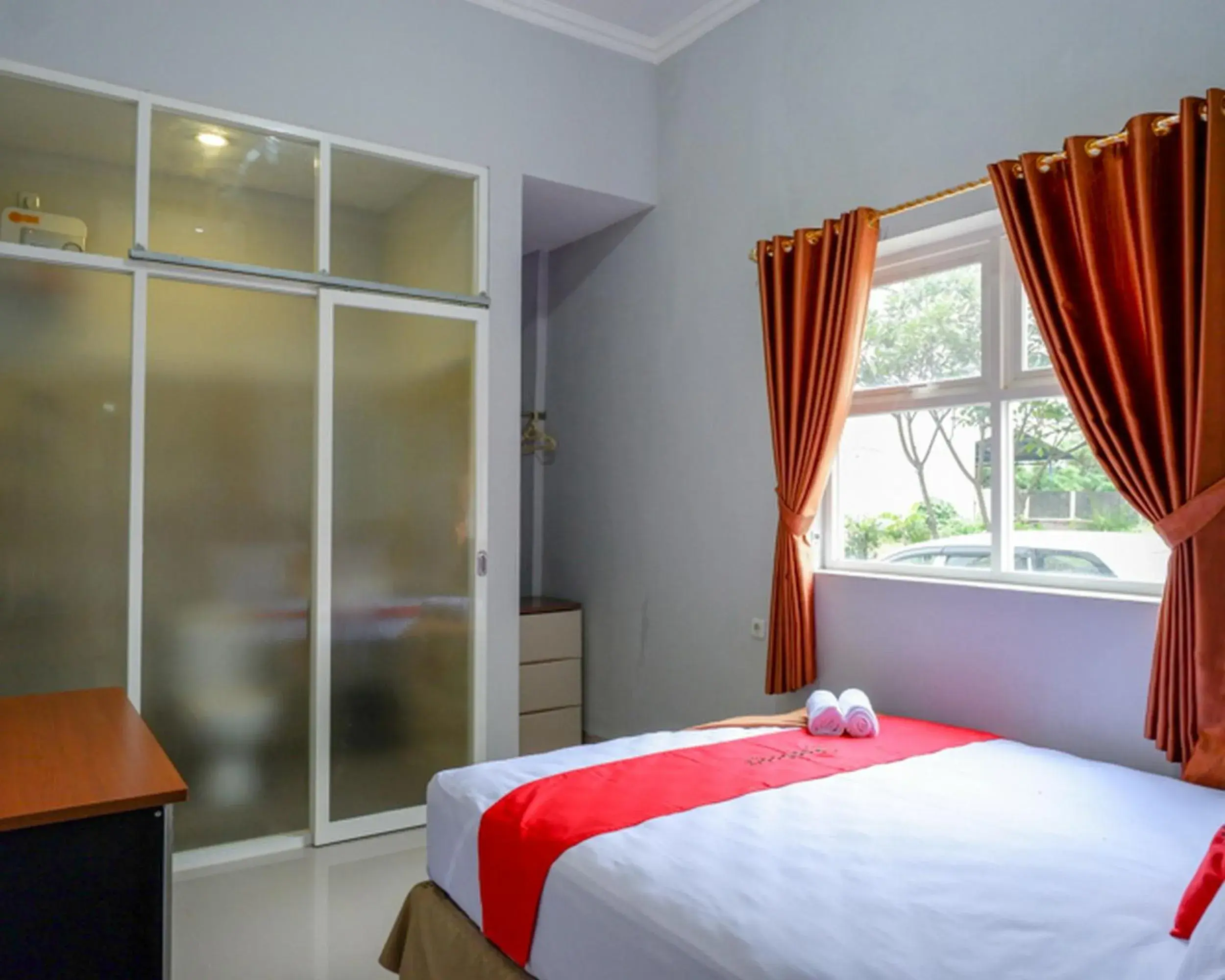 Bed in RedDoorz @ City Park Medoho Semarang Bed in RedDoorz @ City Park Medoho Semarang