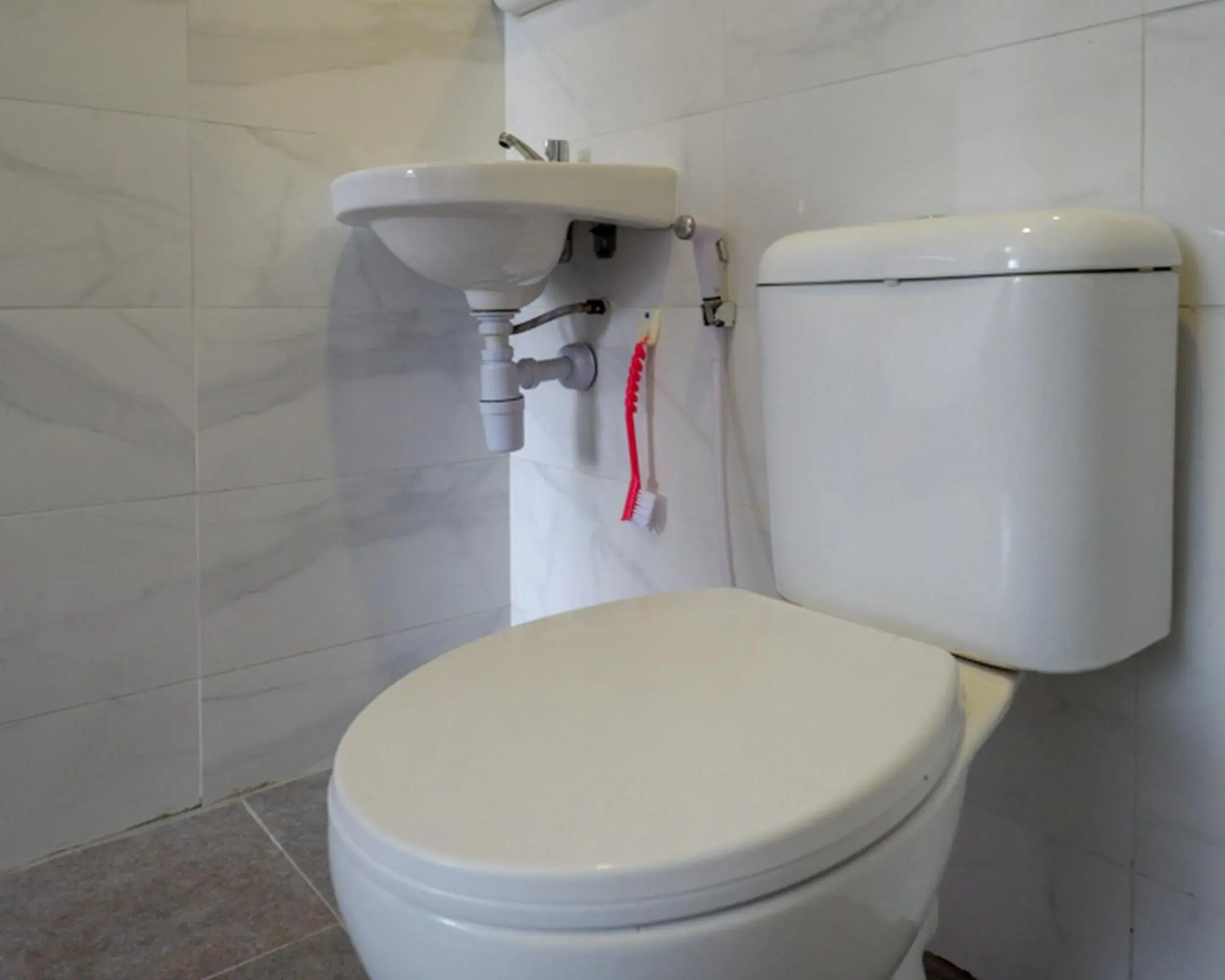 RedDoorz @ City Park Medoho Semarang RedDoorz @ City Park Medoho Semarang