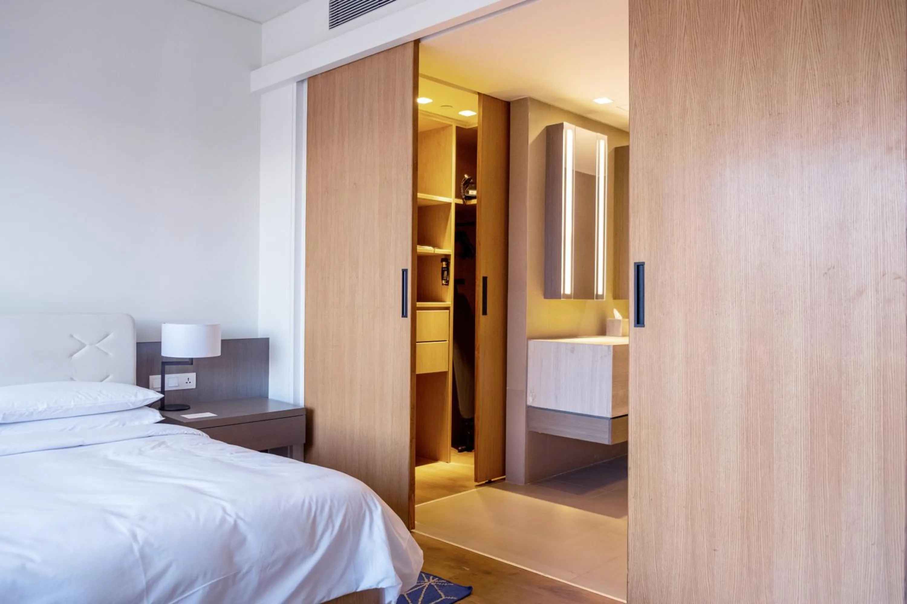 Bedroom, Bed in Hyatt Delhi Residences