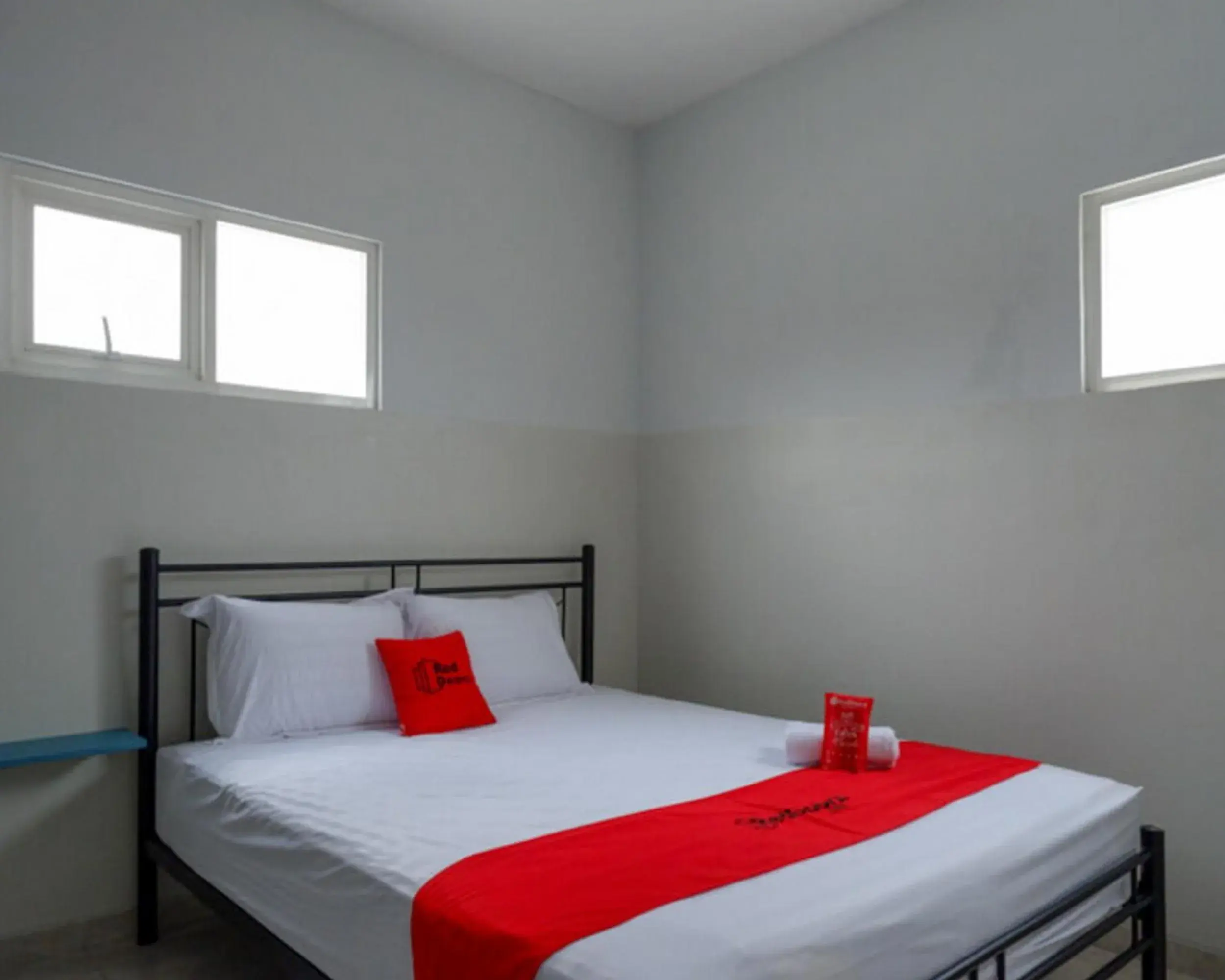 Bed in RedDoorz near Tamansari Shopping Center Salatiga Bed in RedDoorz near Tamansari Shopping Center Salatiga