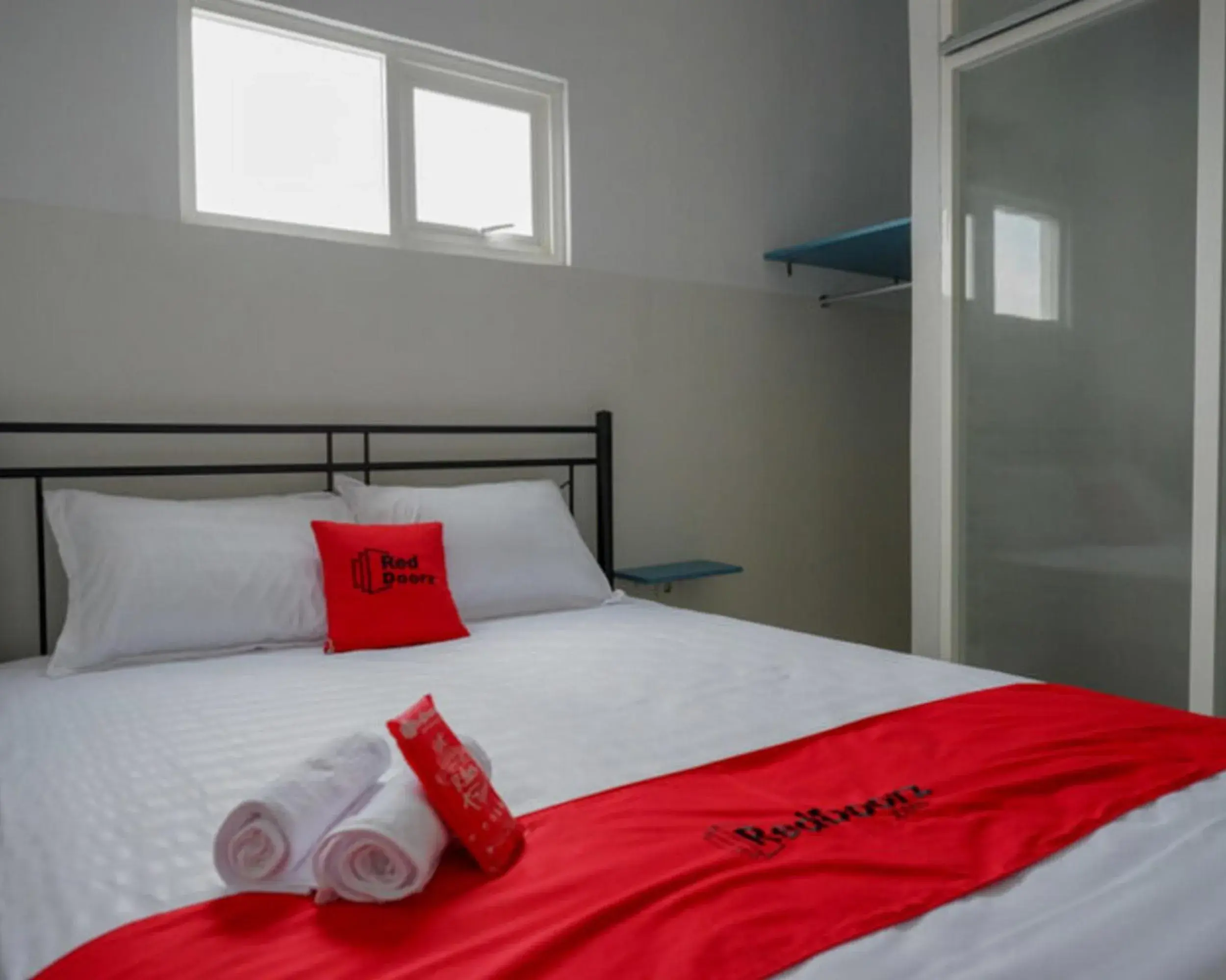 Bed in RedDoorz near Tamansari Shopping Center Salatiga Bed in RedDoorz near Tamansari Shopping Center Salatiga