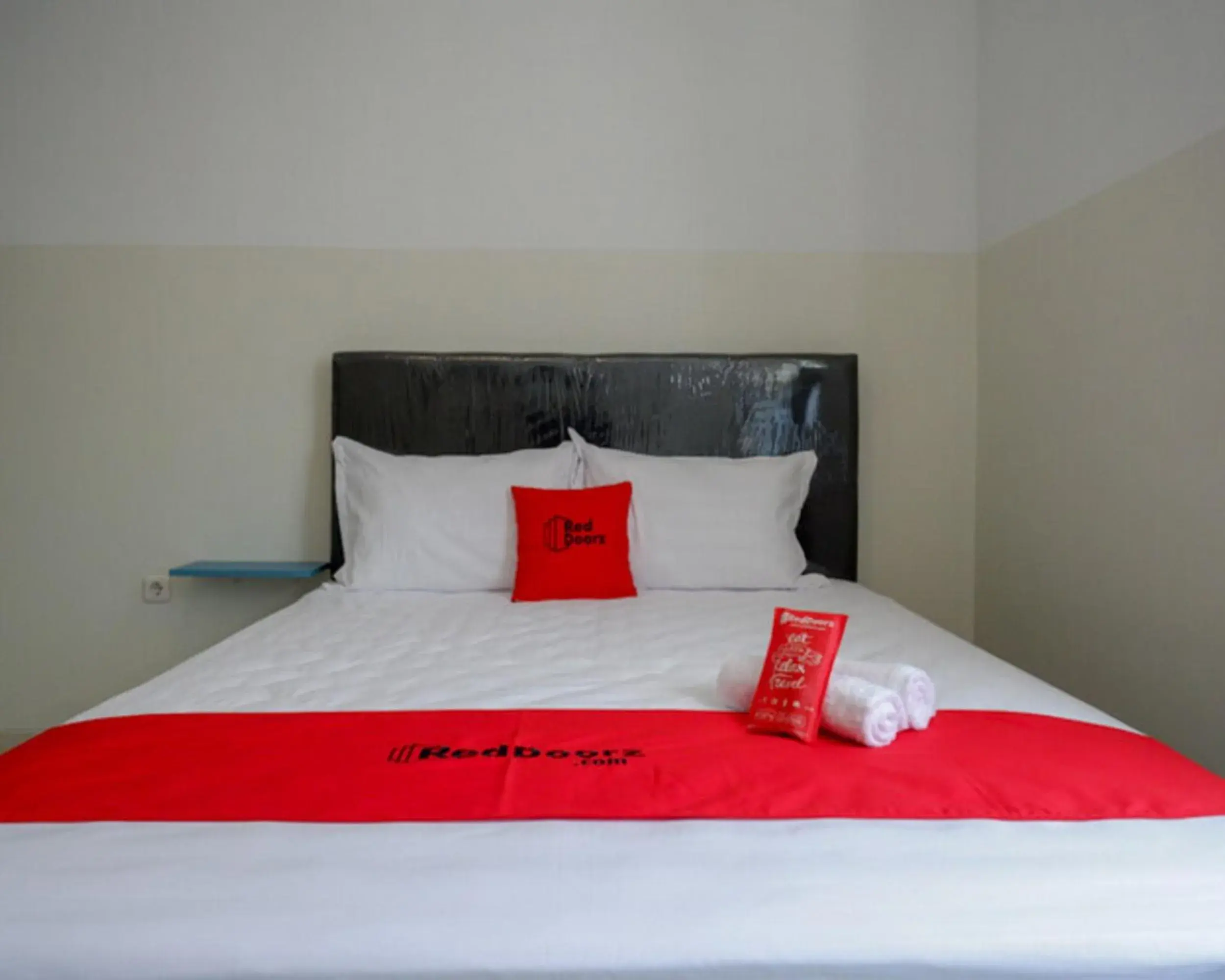 Bed in RedDoorz near Tamansari Shopping Center Salatiga Bed in RedDoorz near Tamansari Shopping Center Salatiga