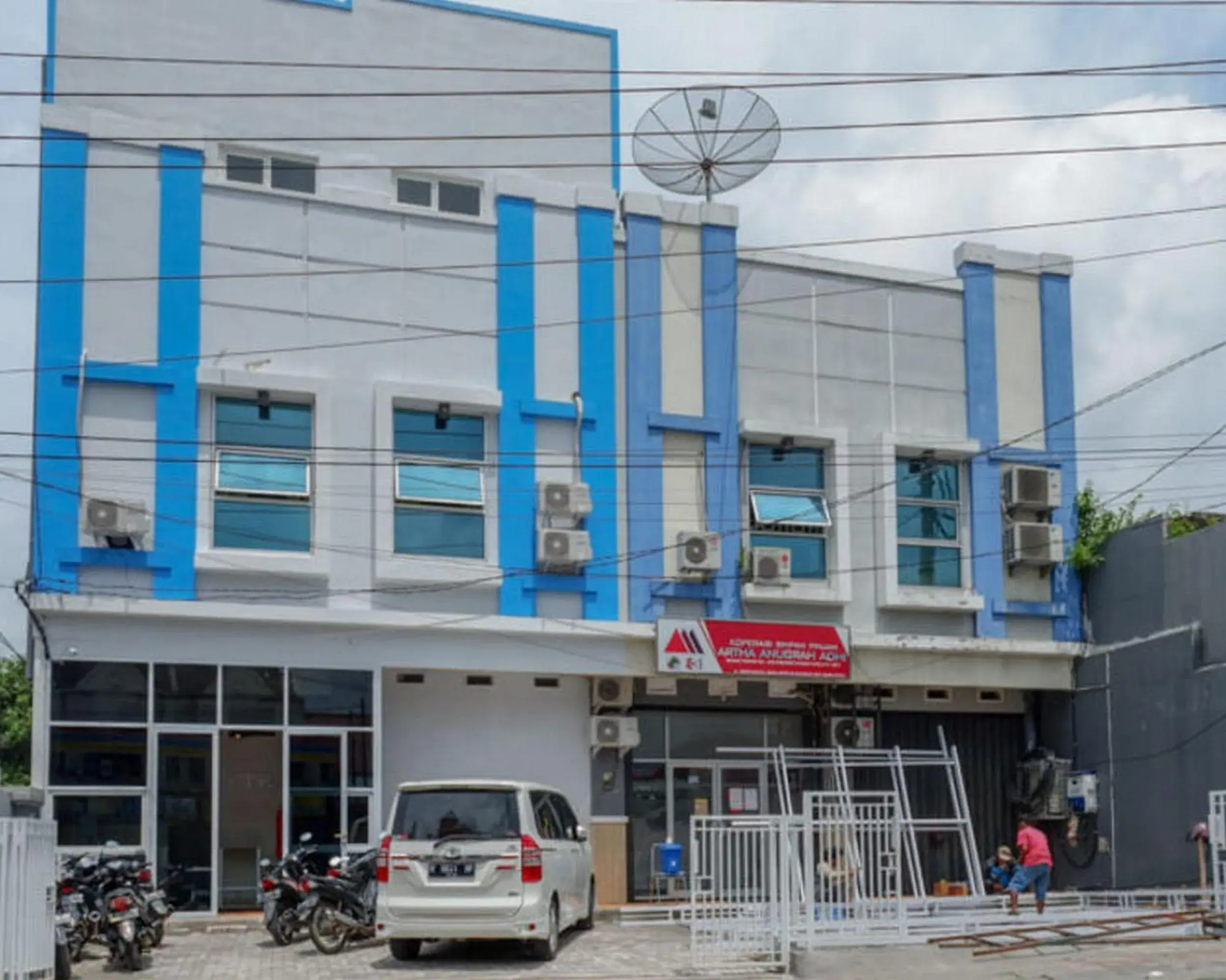 Facade/entrance in RedDoorz near Tamansari Shopping Center Salatiga Facade/entrance in RedDoorz near Tamansari Shopping Center Salatiga