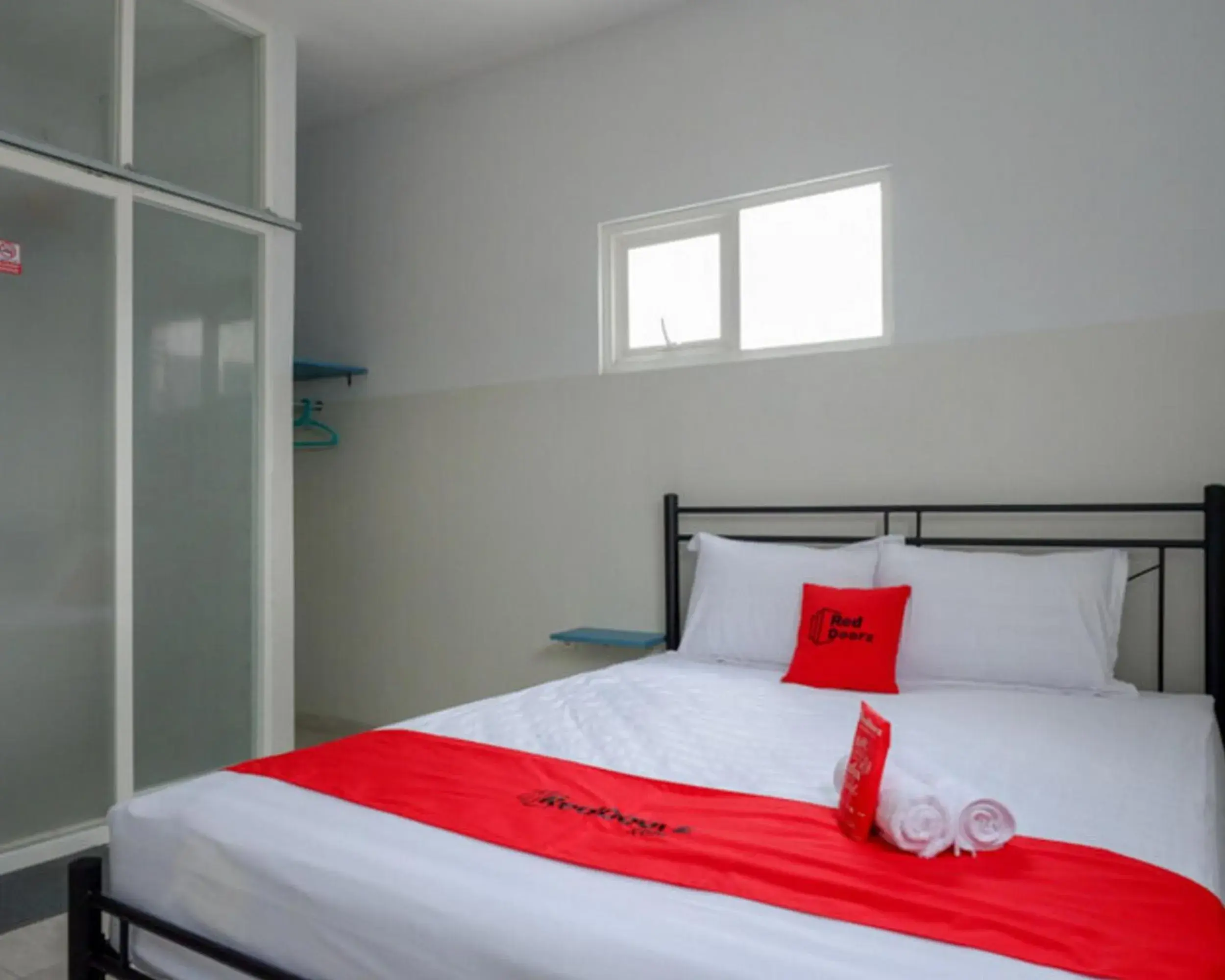 Bed in RedDoorz near Tamansari Shopping Center Salatiga Bed in RedDoorz near Tamansari Shopping Center Salatiga