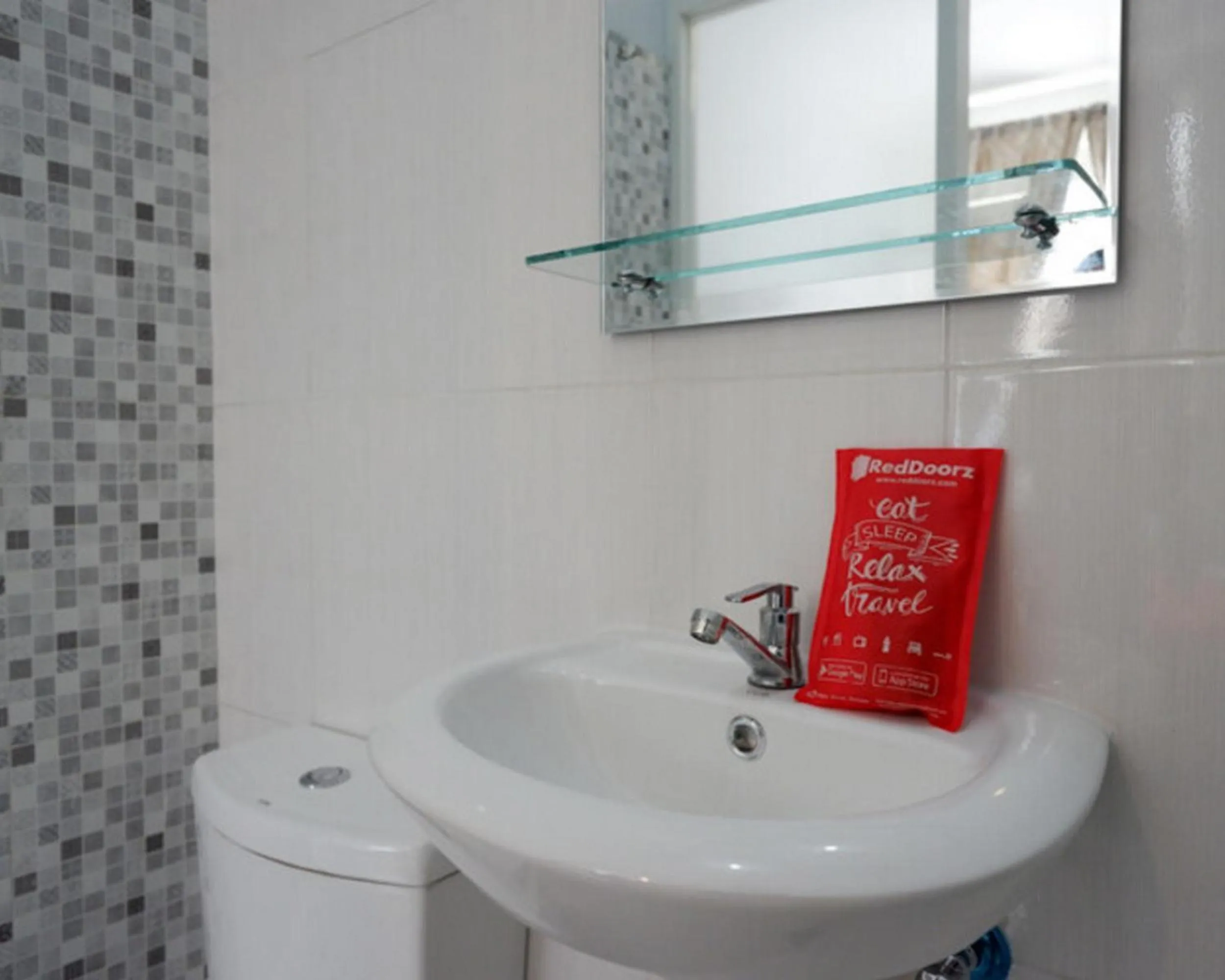 Bathroom in RedDoorz near Tamansari Shopping Center Salatiga