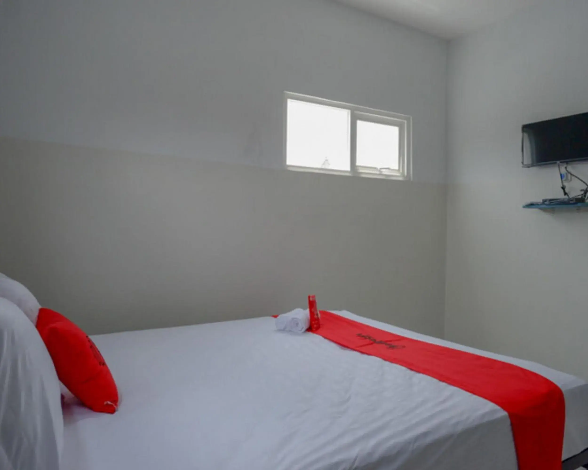 Bed in RedDoorz near Tamansari Shopping Center Salatiga Bed in RedDoorz near Tamansari Shopping Center Salatiga