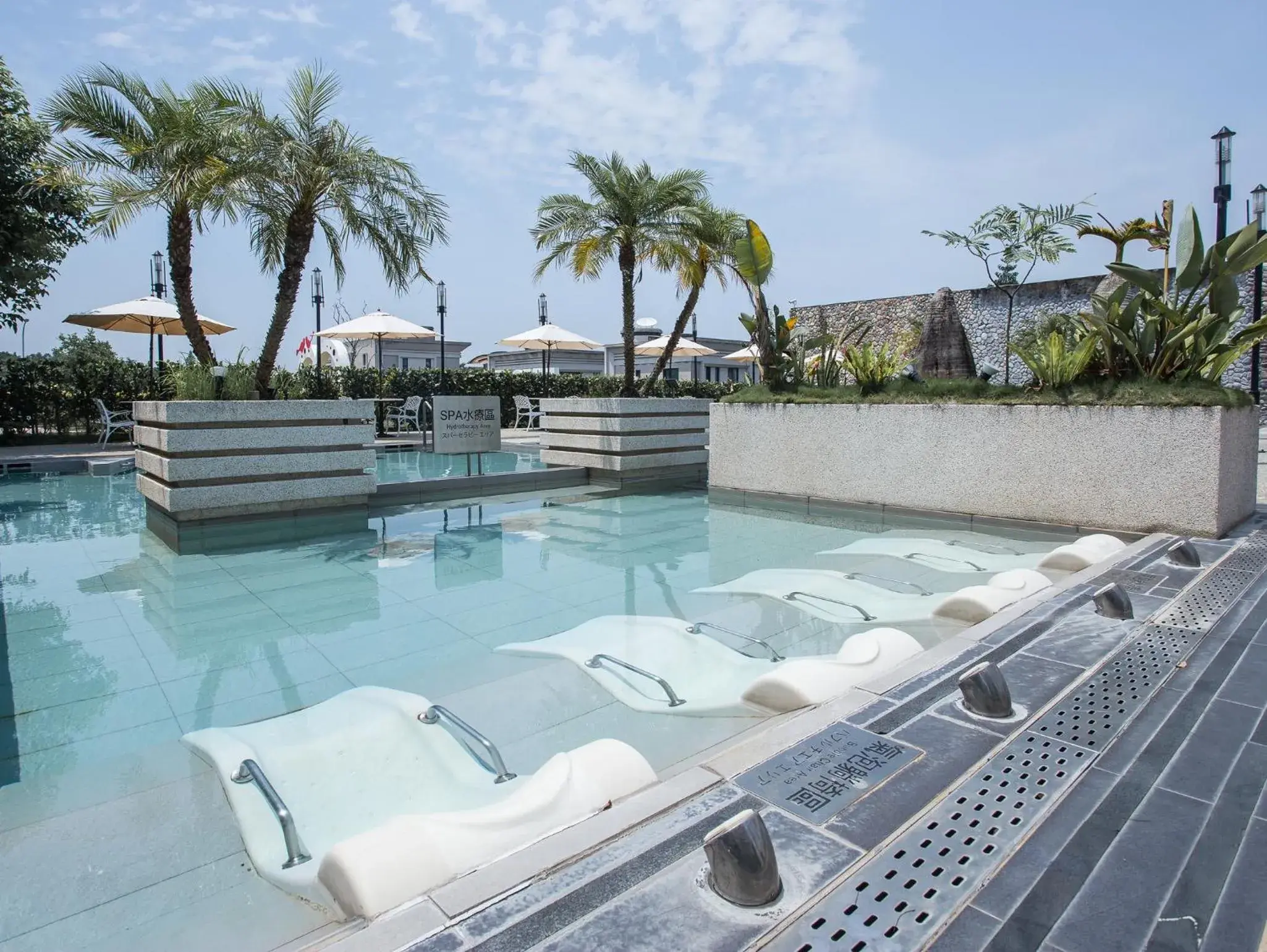 Swimming Pool in Freshfields Hotel