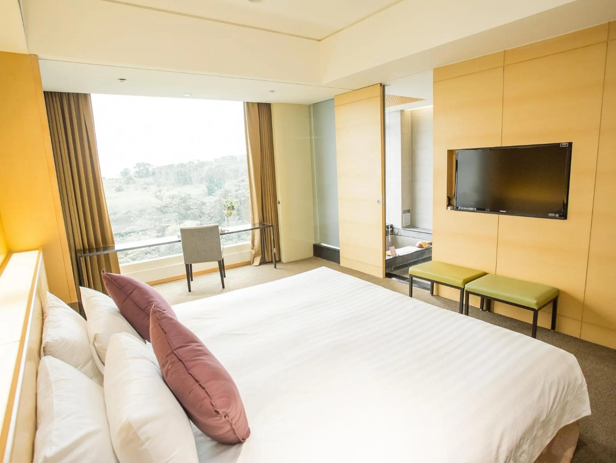 Photo of the whole room, Bed in Freshfields Hotel