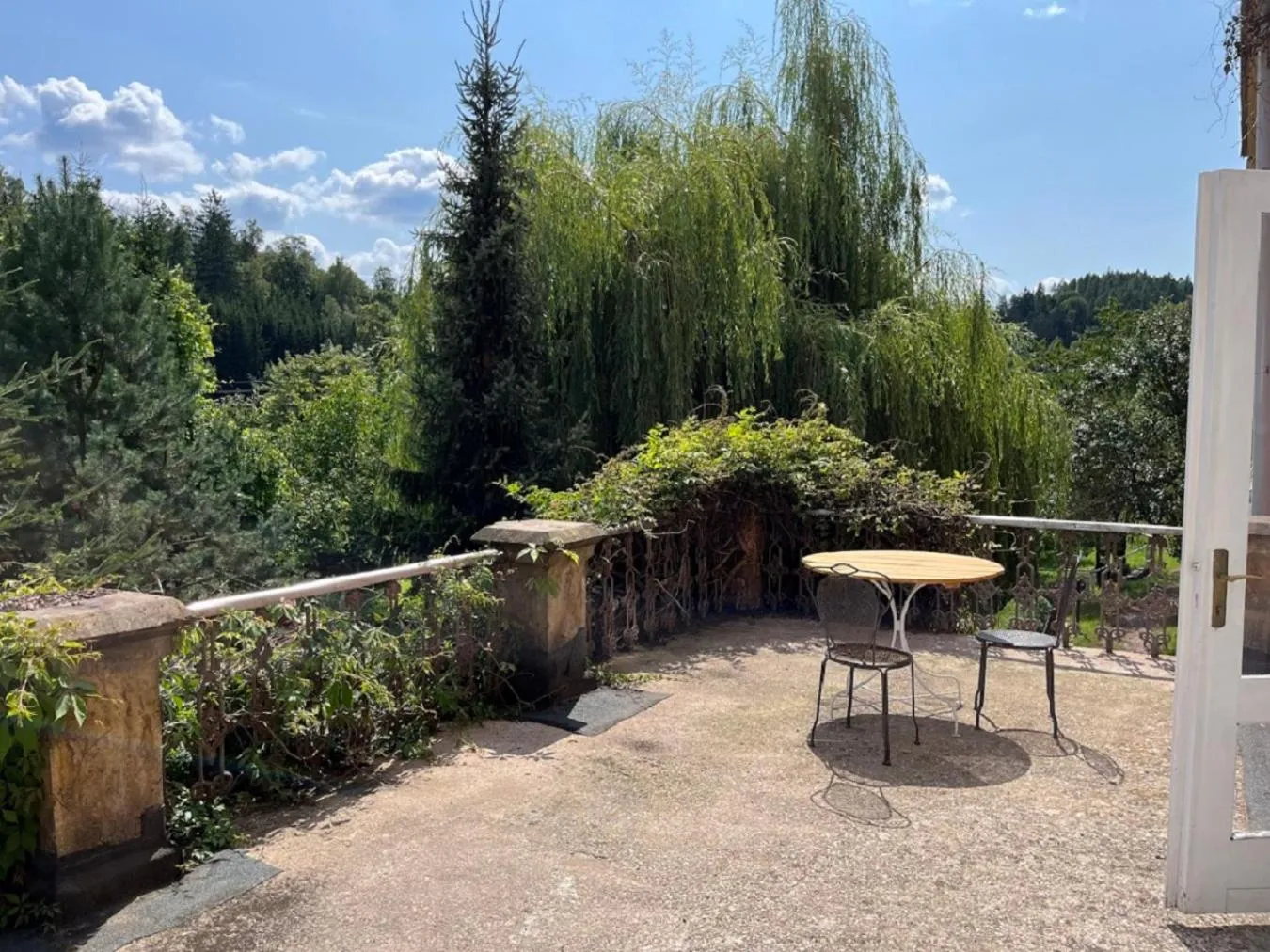 Natural landscape in Pension Zámek Rudník