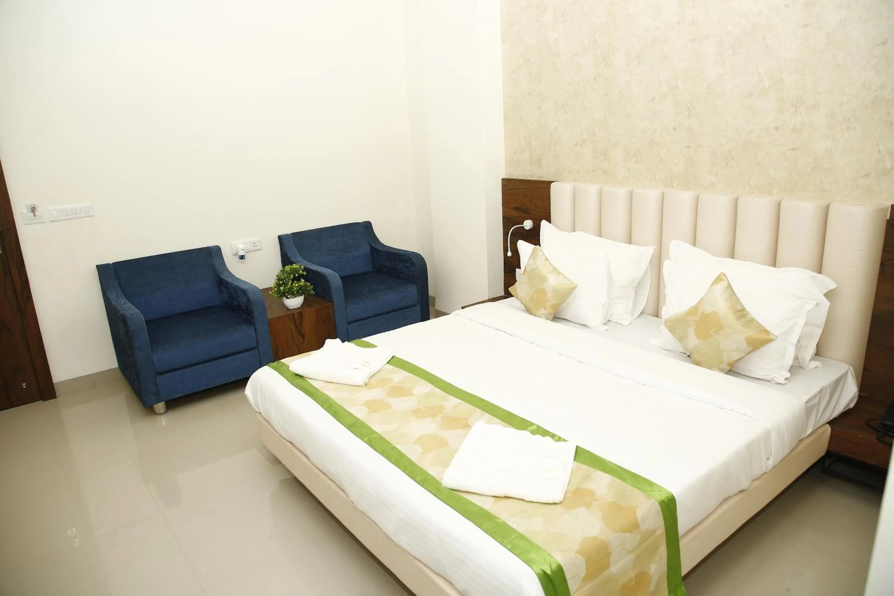 Bed in Hotel Manas Plus