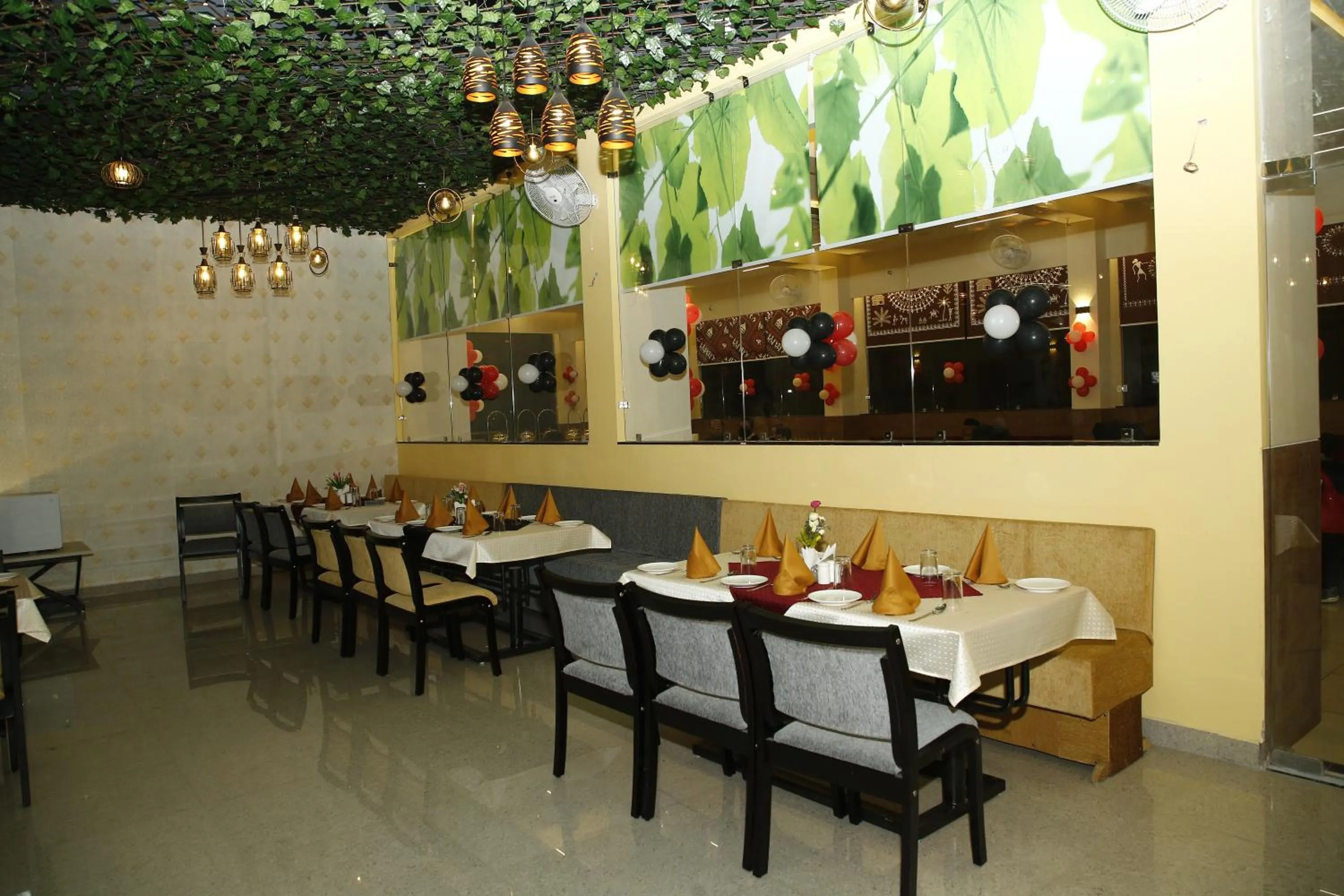 Restaurant/places to eat in Hotel Manas Plus