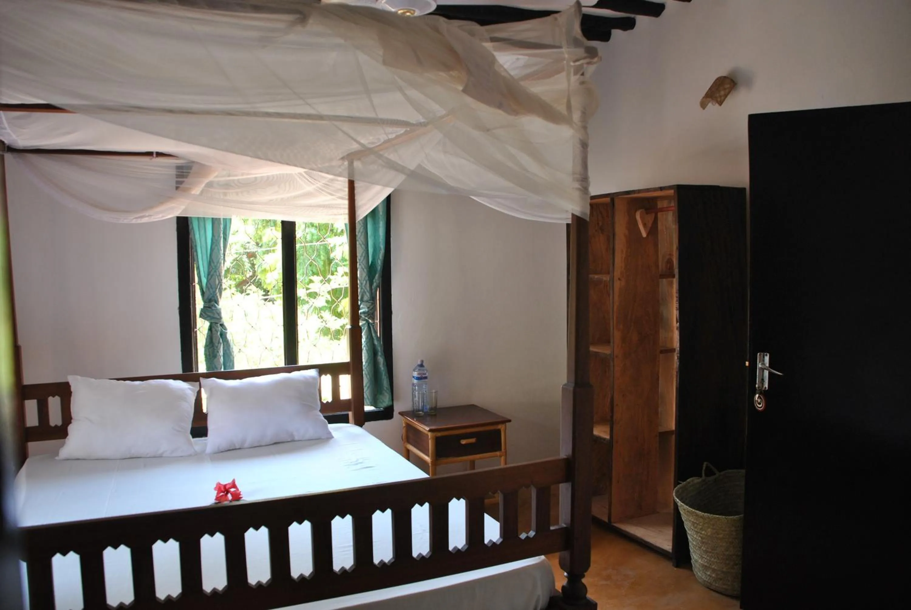 Double Room in Shella White House