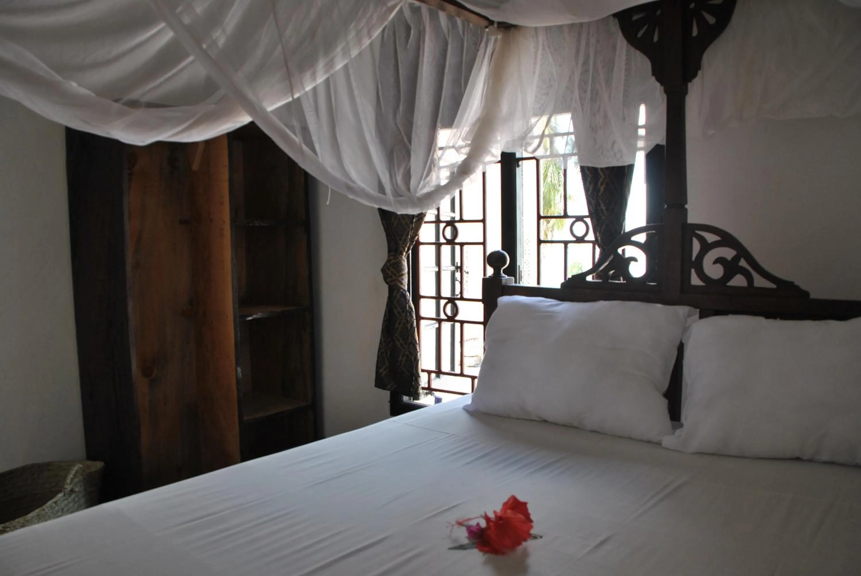 Single Room with Shared Bathroom in Shella White House