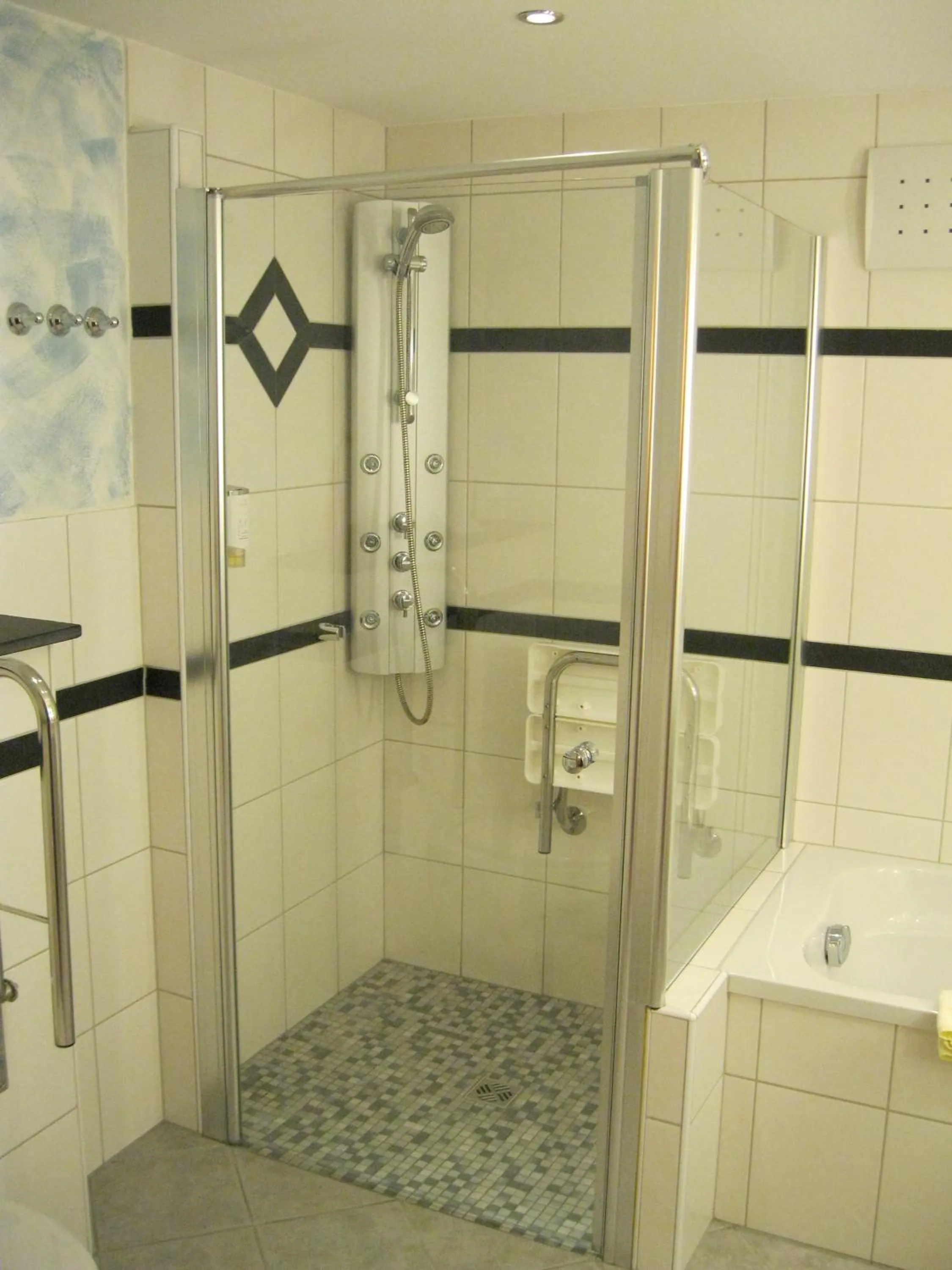 Shower in Land- und Kurhotel Tommes