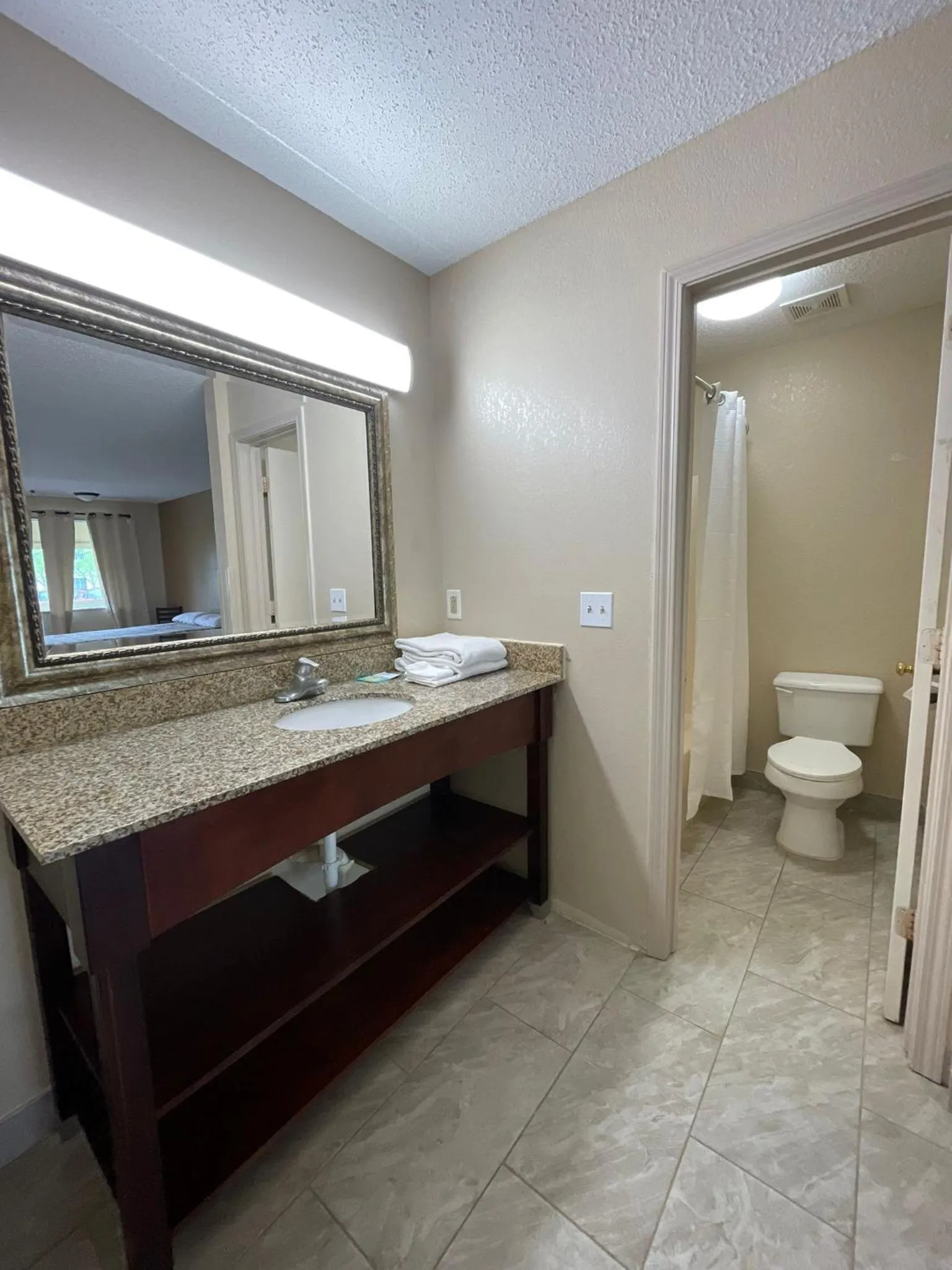 Toilet in DELUXE INN