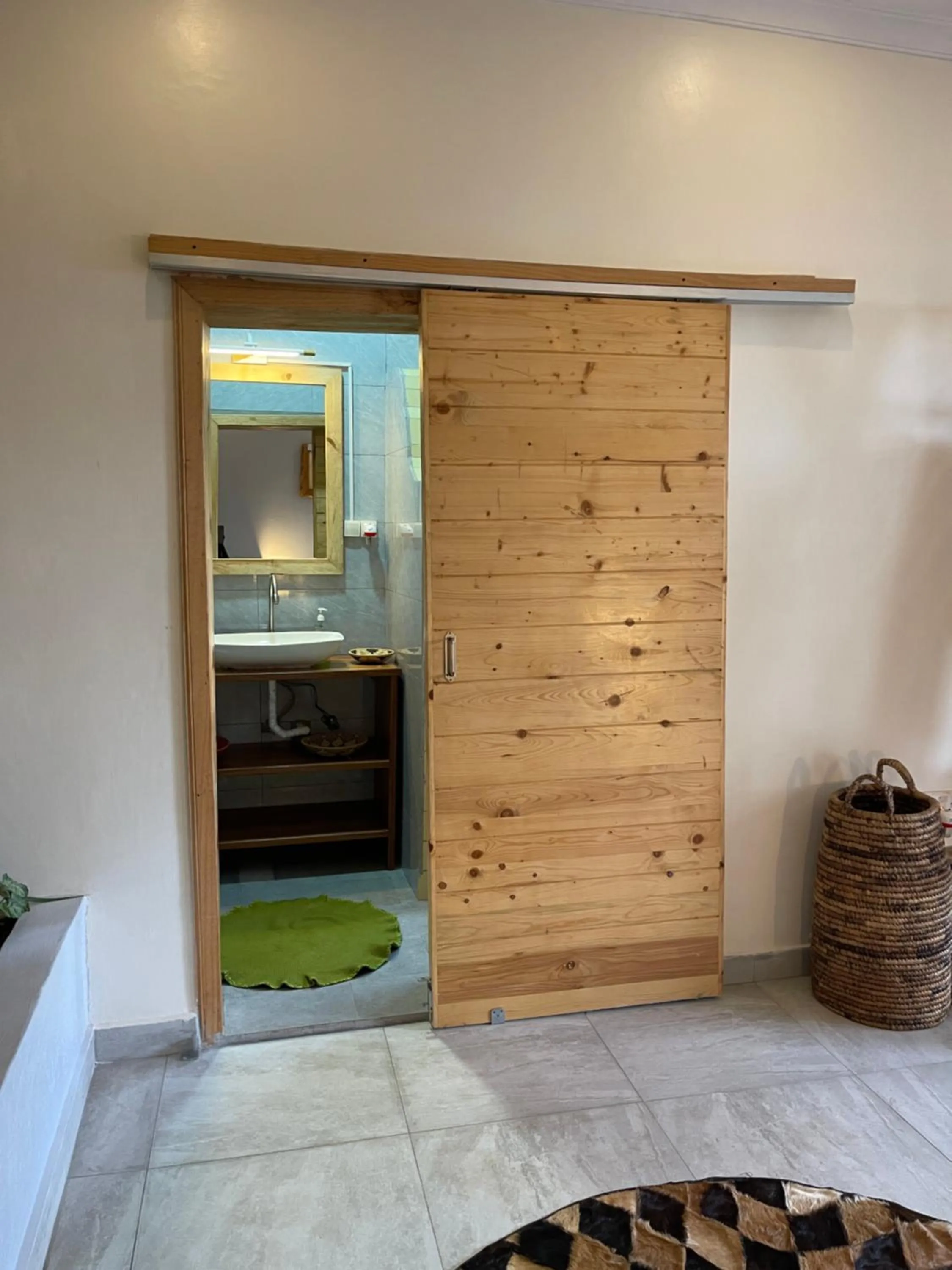 Bath in Eagle View Lodge - Kigali