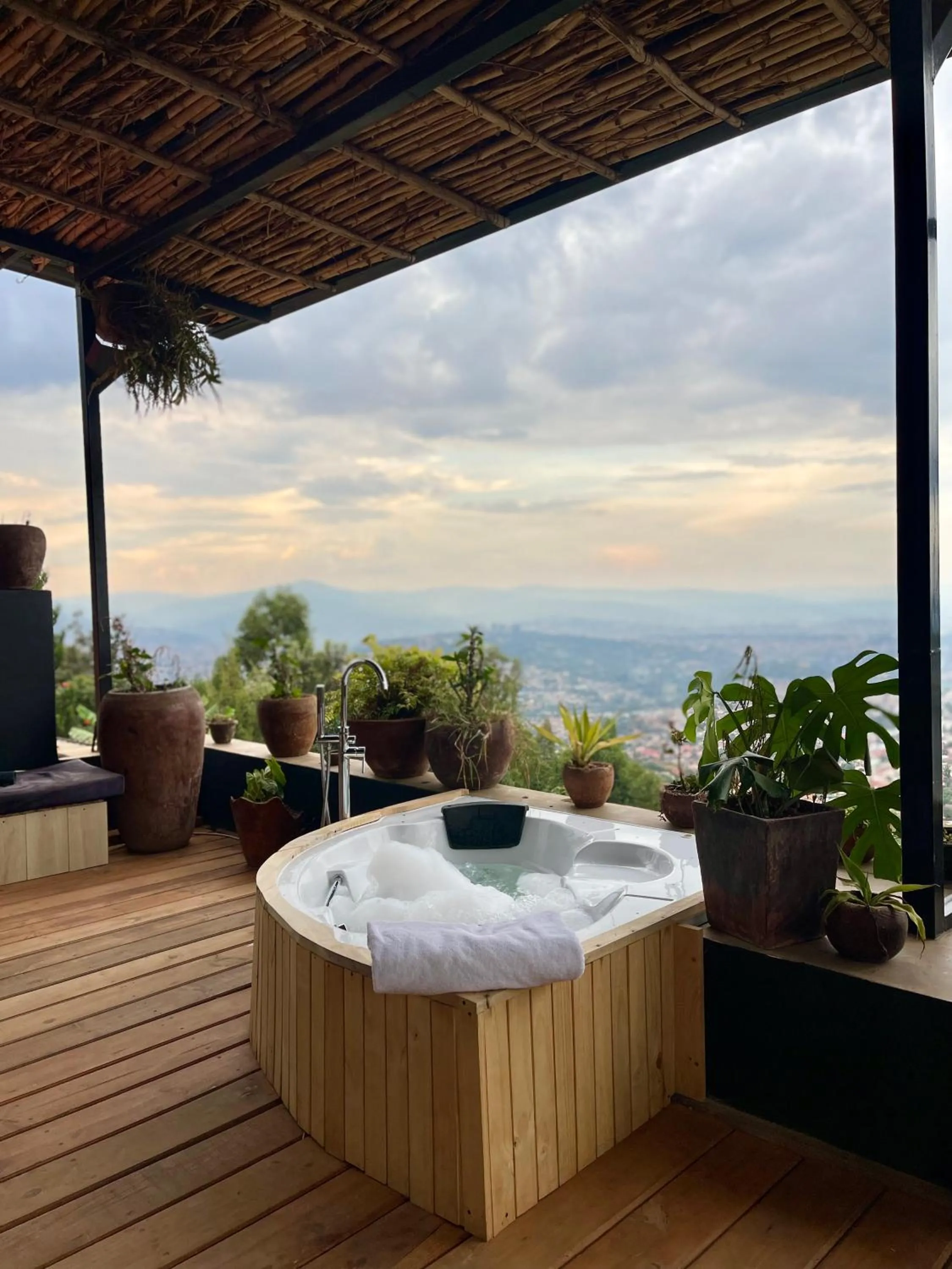 Bath in Eagle View Lodge - Kigali