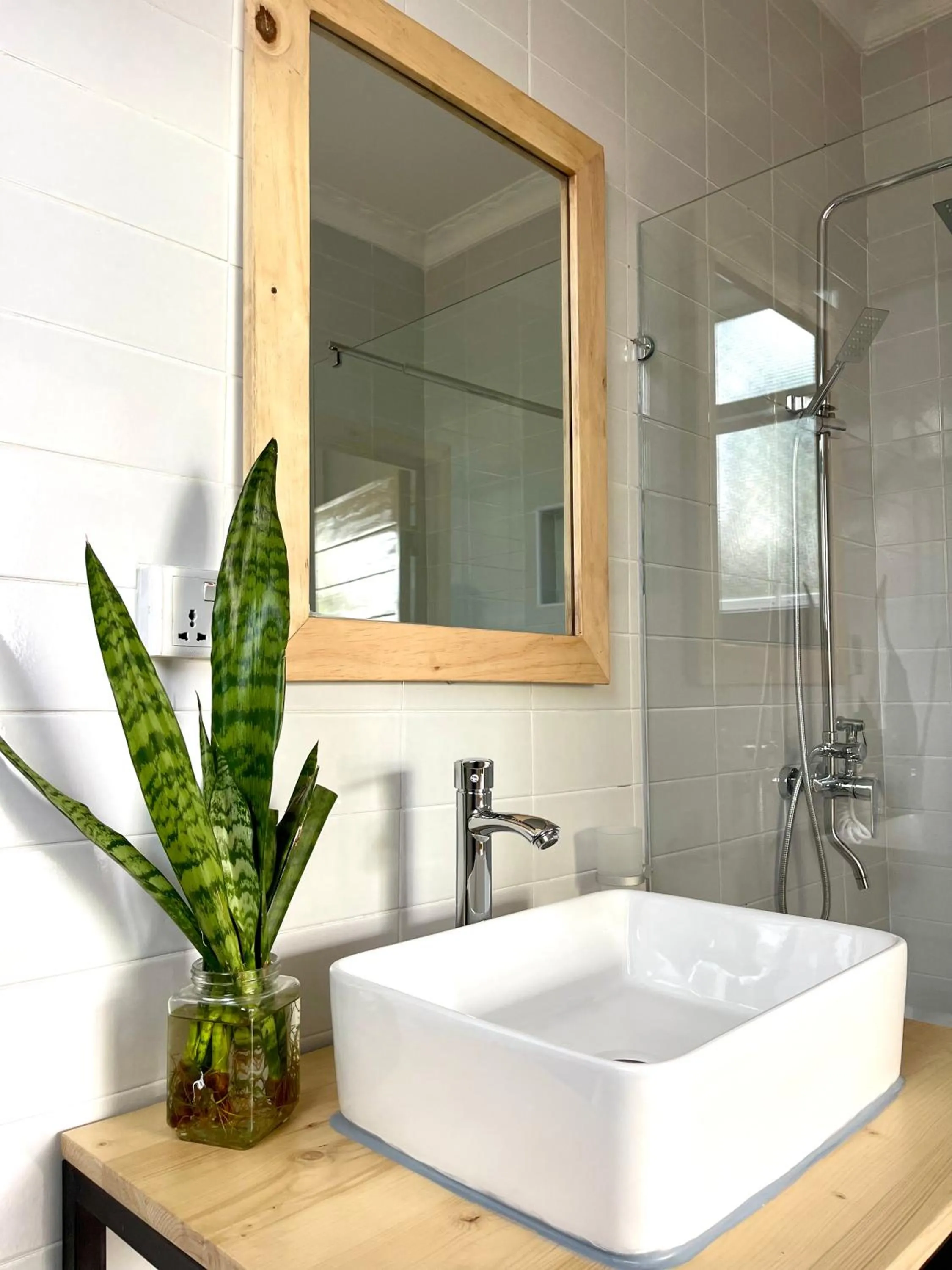 Shower in Eagle View Lodge - Kigali