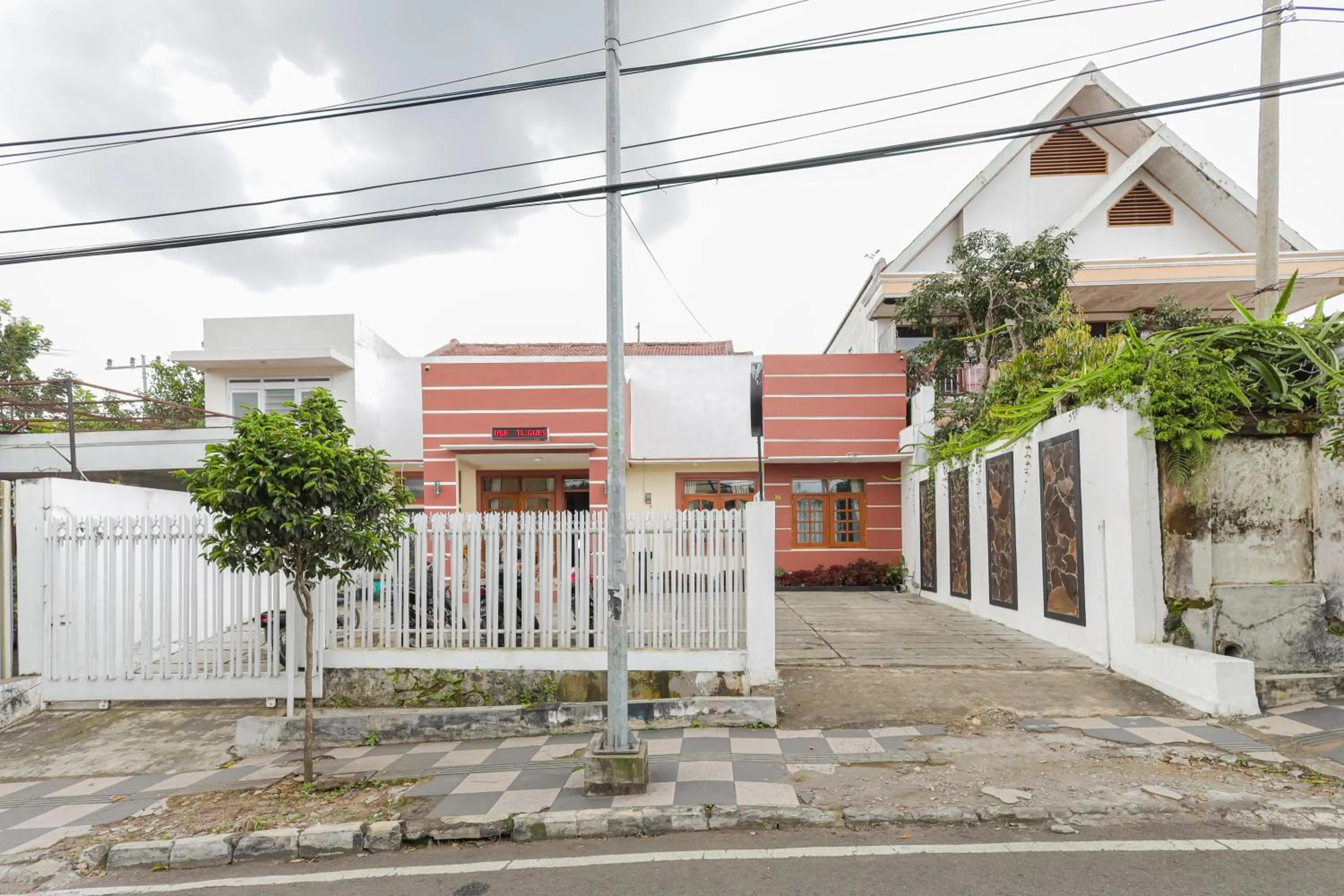 Property building in RedDoorz at WR Supratman Batu