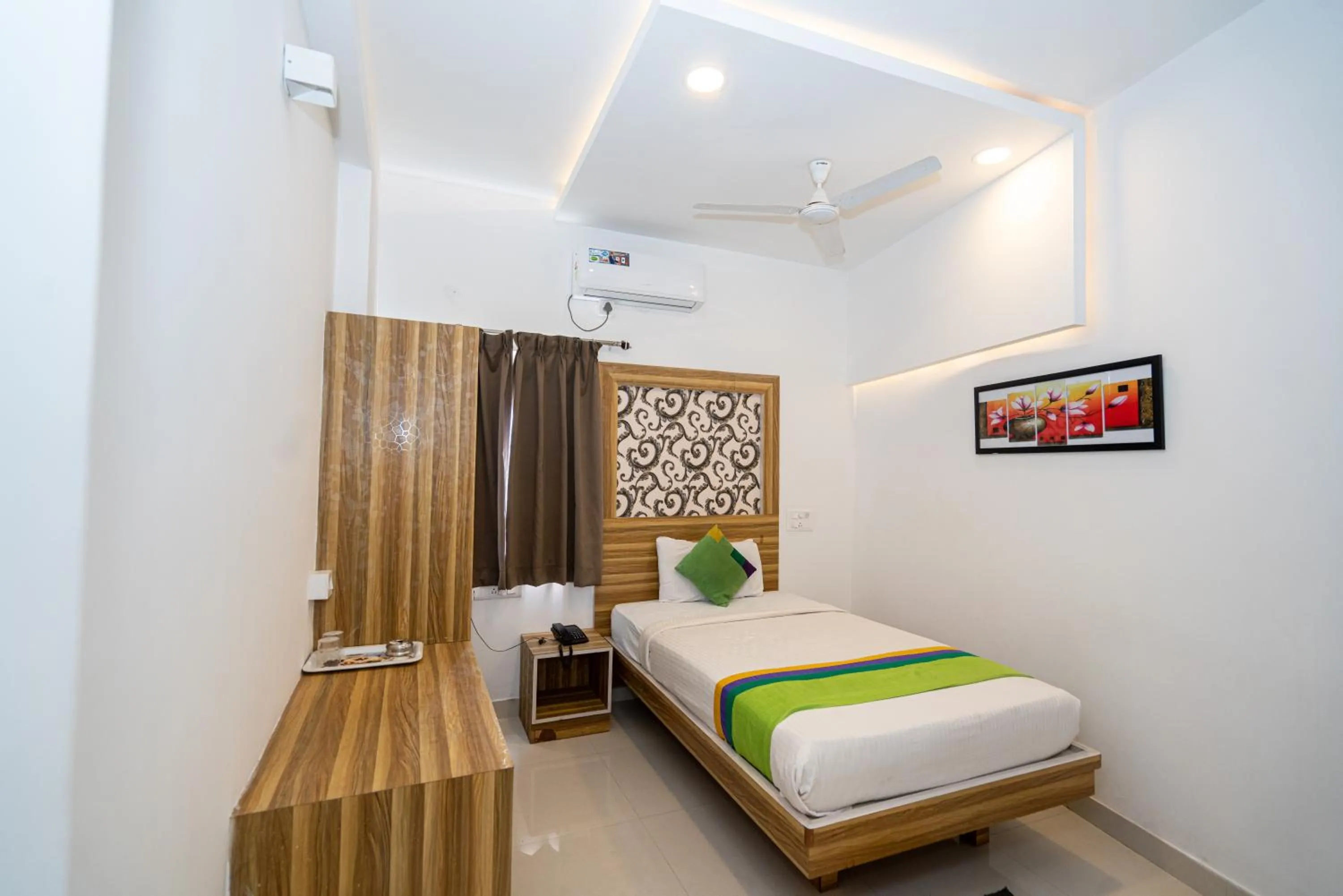 Bed in Hotel Dhruv Palace Bangalore Jakkur