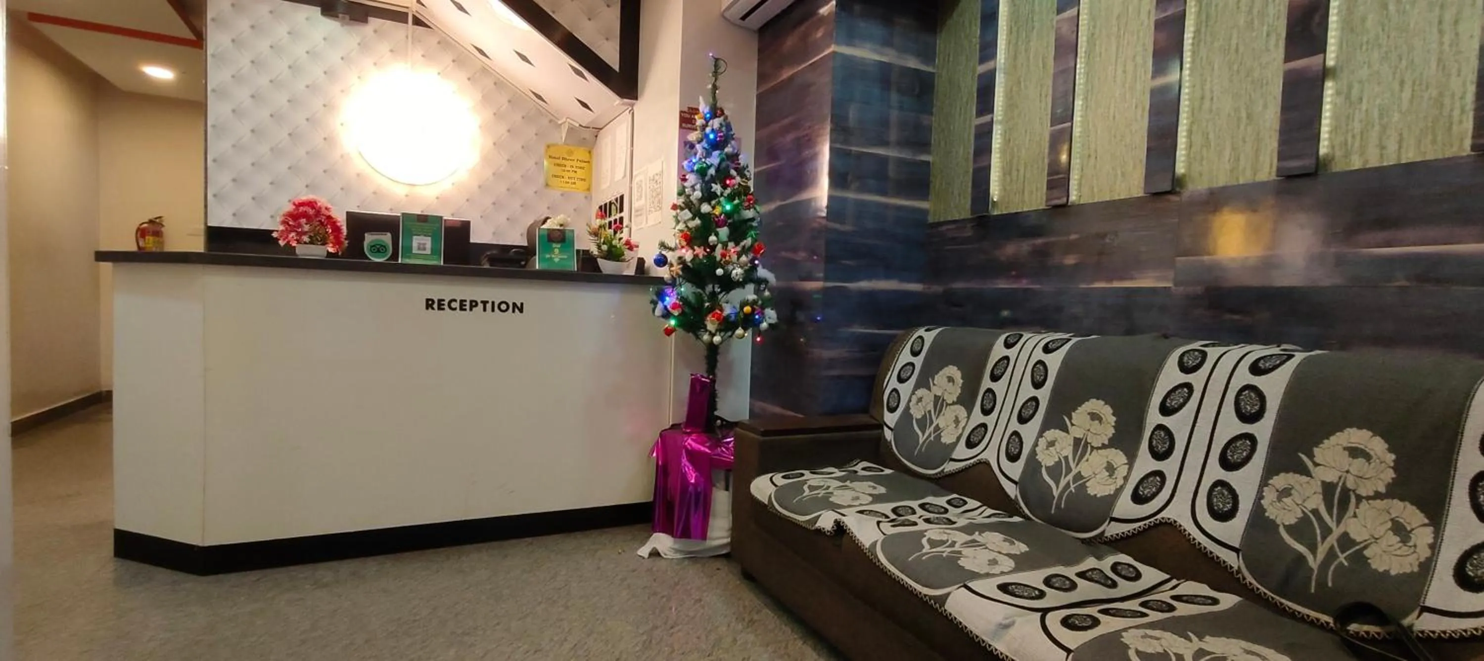 Lobby or reception in Hotel Dhruv Palace Bangalore Jakkur