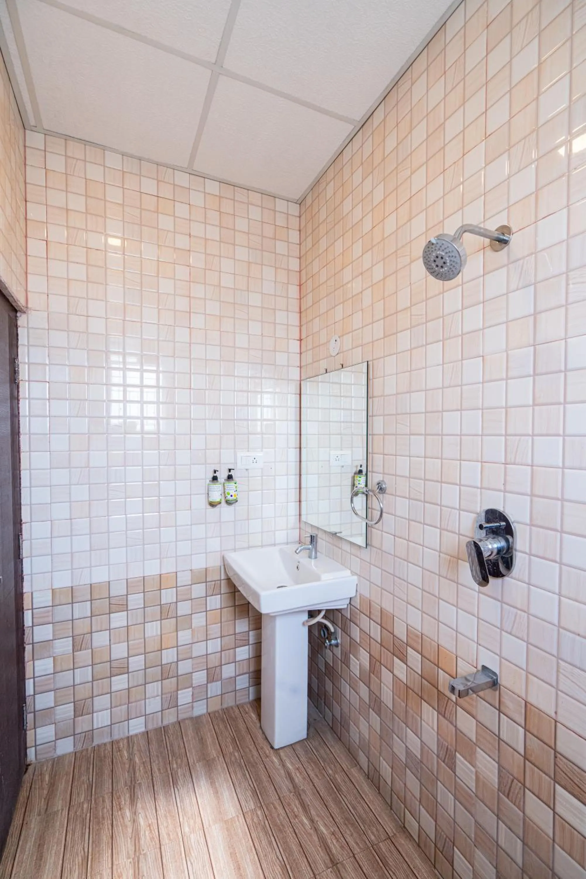 Bathroom in Hotel Dhruv Palace Bangalore Jakkur