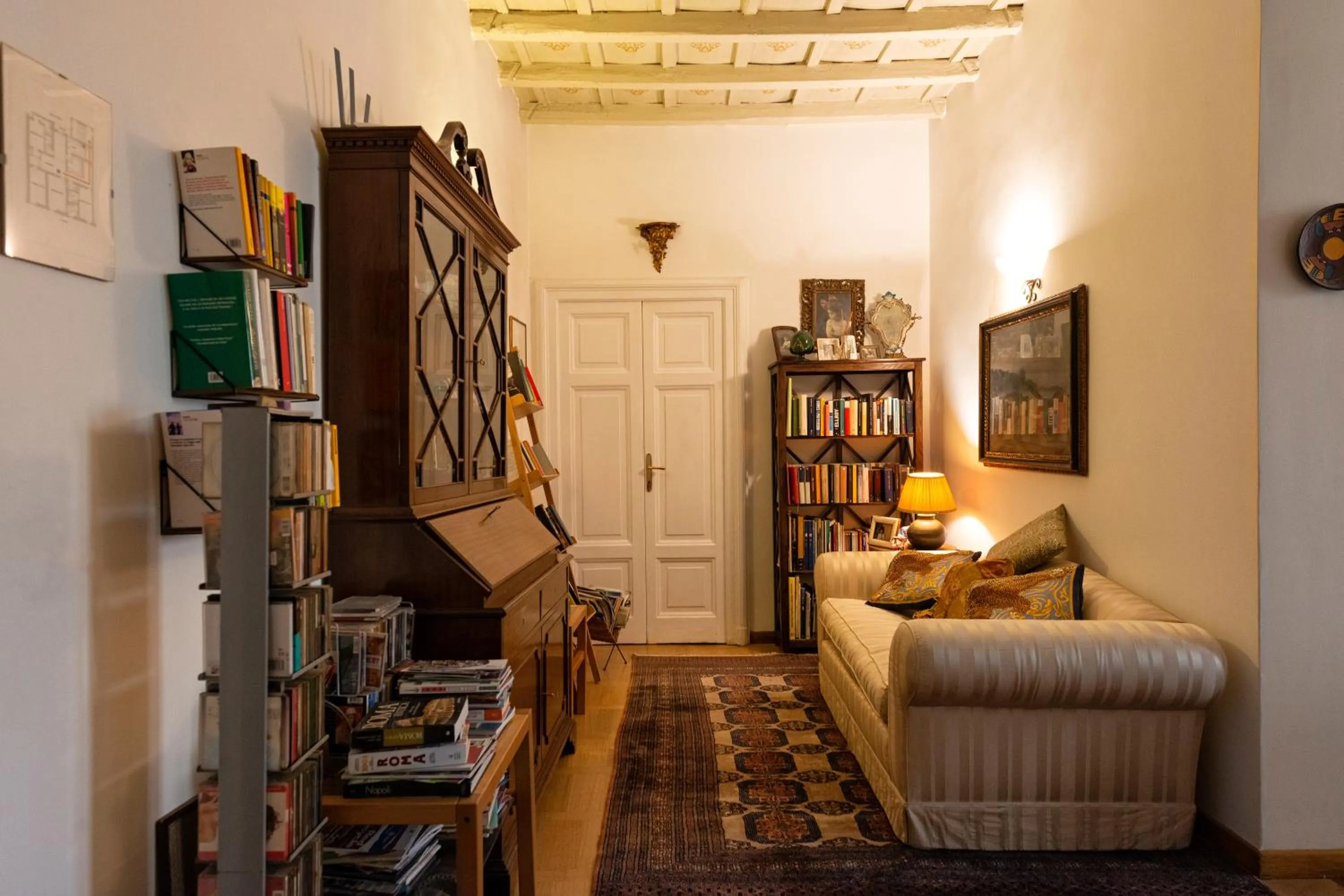 Communal lounge/ TV room in B&B La Scalinatella