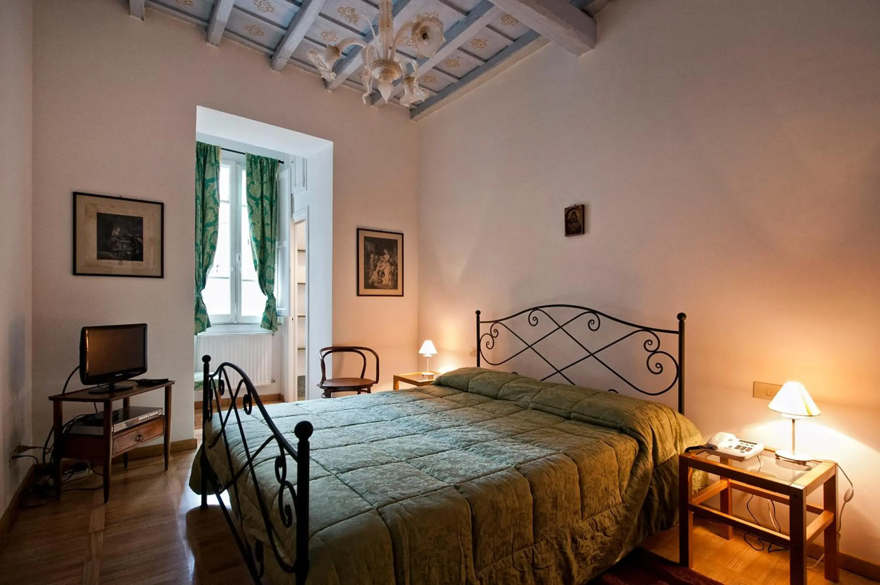 Double Room in B&B La Scalinatella Double Room in B&B La Scalinatella