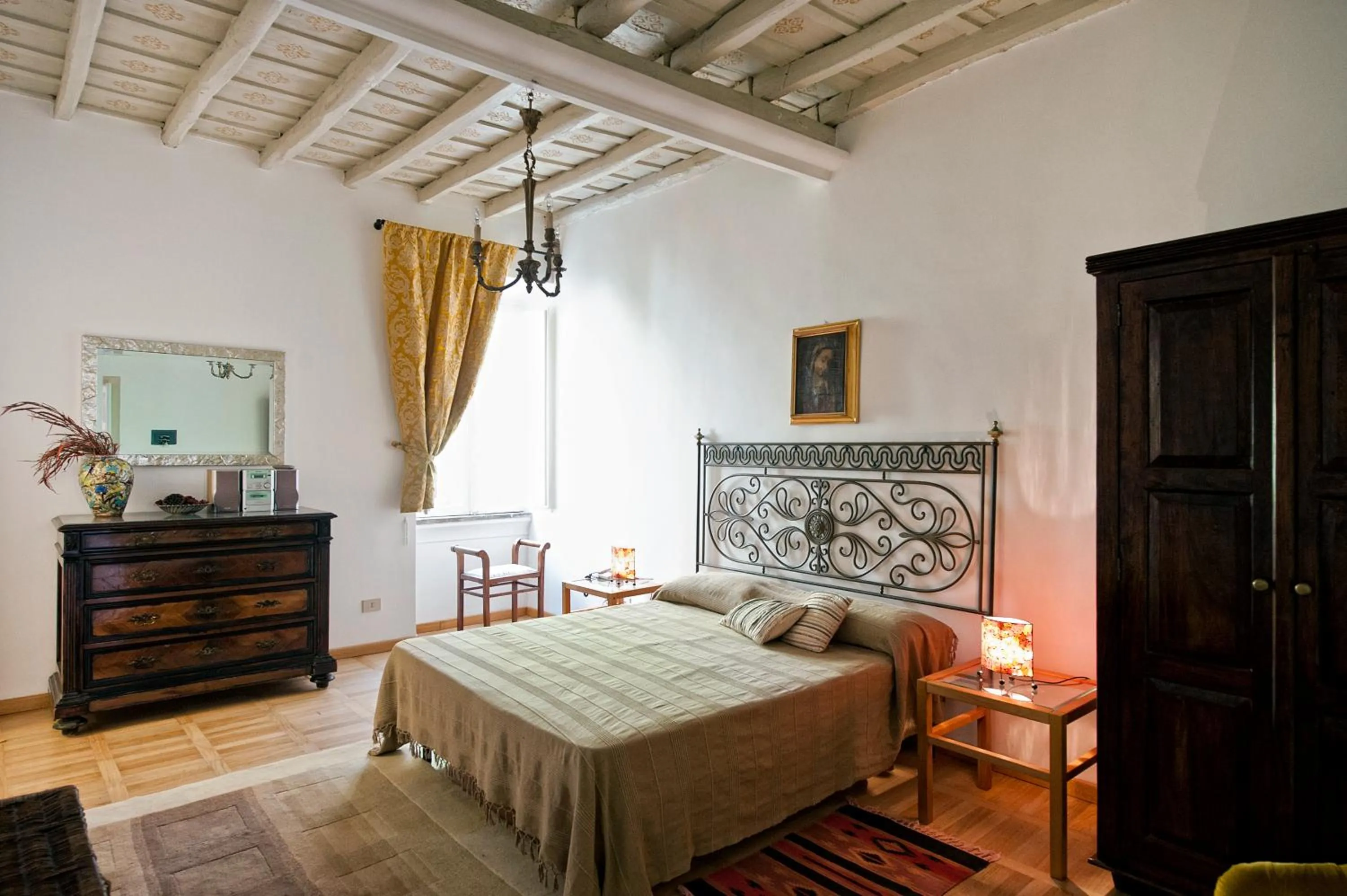 Photo of the whole room, Bed in B&B La Scalinatella
