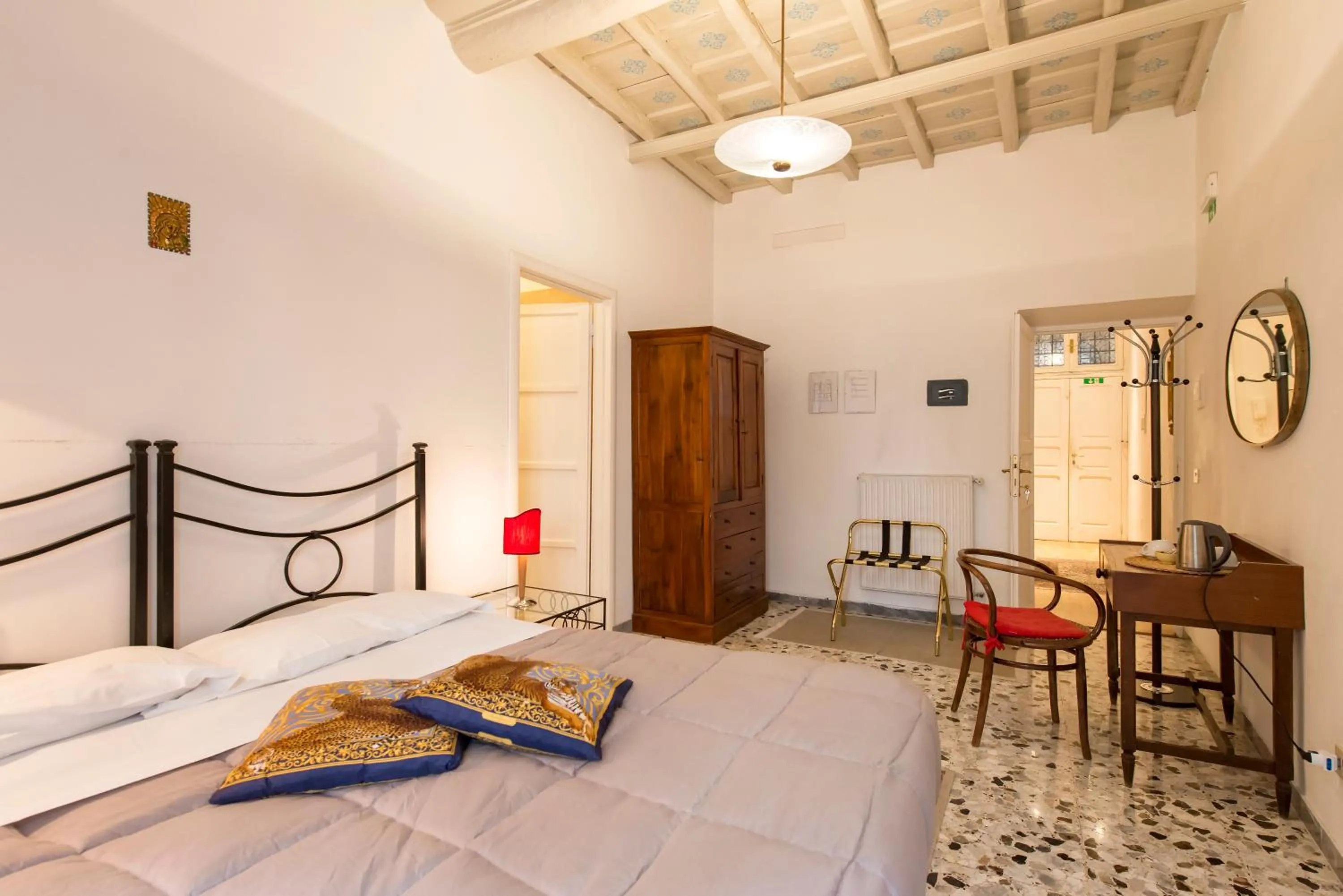 Photo of the whole room, Bed in B&B La Scalinatella