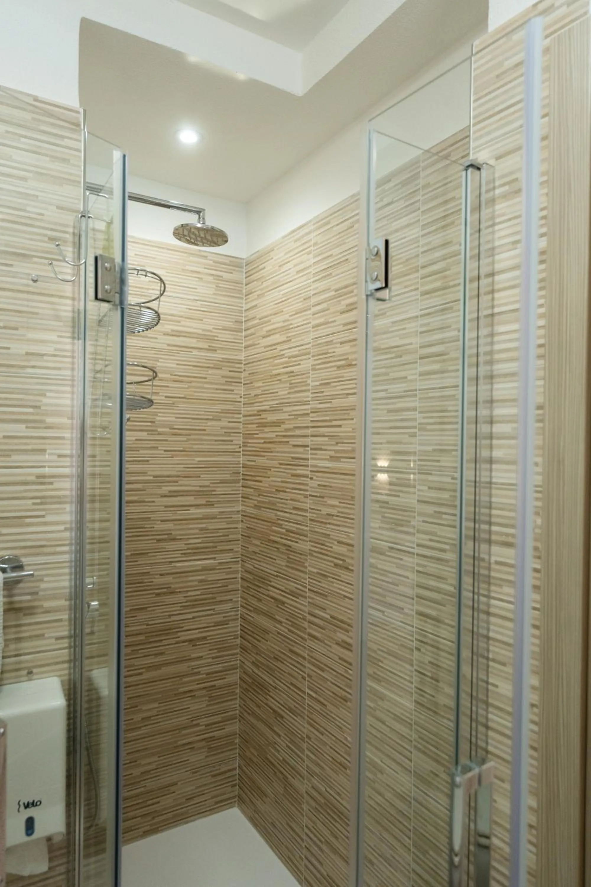 Shower in Leonardo's B&B