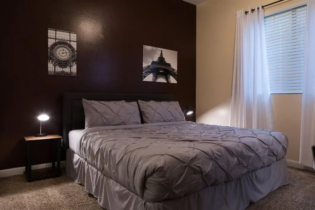 Bed in Gated townhouse with 2 suites, heated pool, hot tub