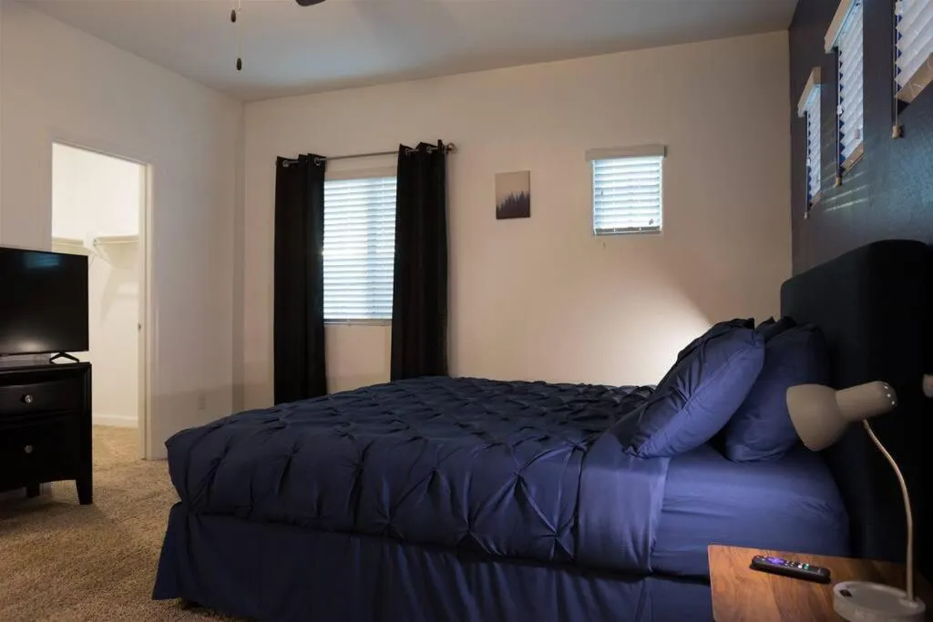 Bed in Gated townhouse with 2 suites, heated pool, hot tub