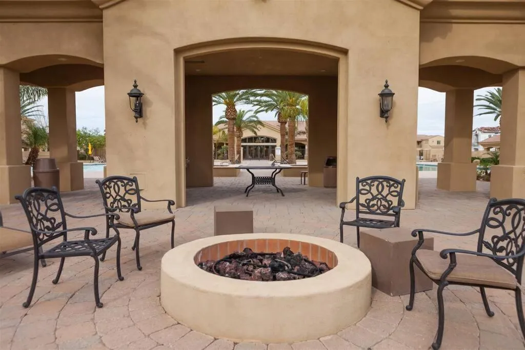 Gated townhouse with 2 suites, heated pool, hot tub