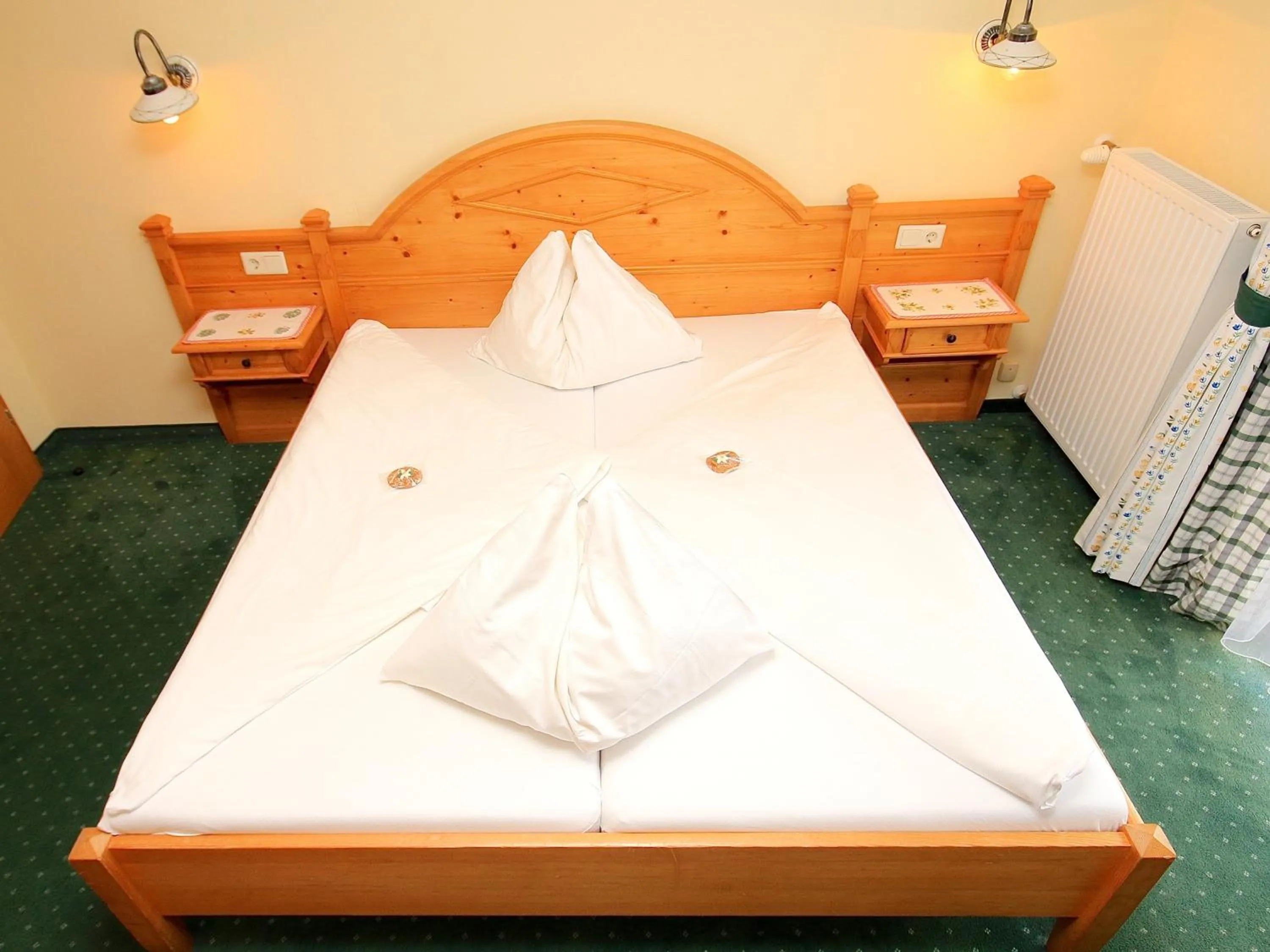 Photo of the whole room, Bed in Hotel Kreutzer