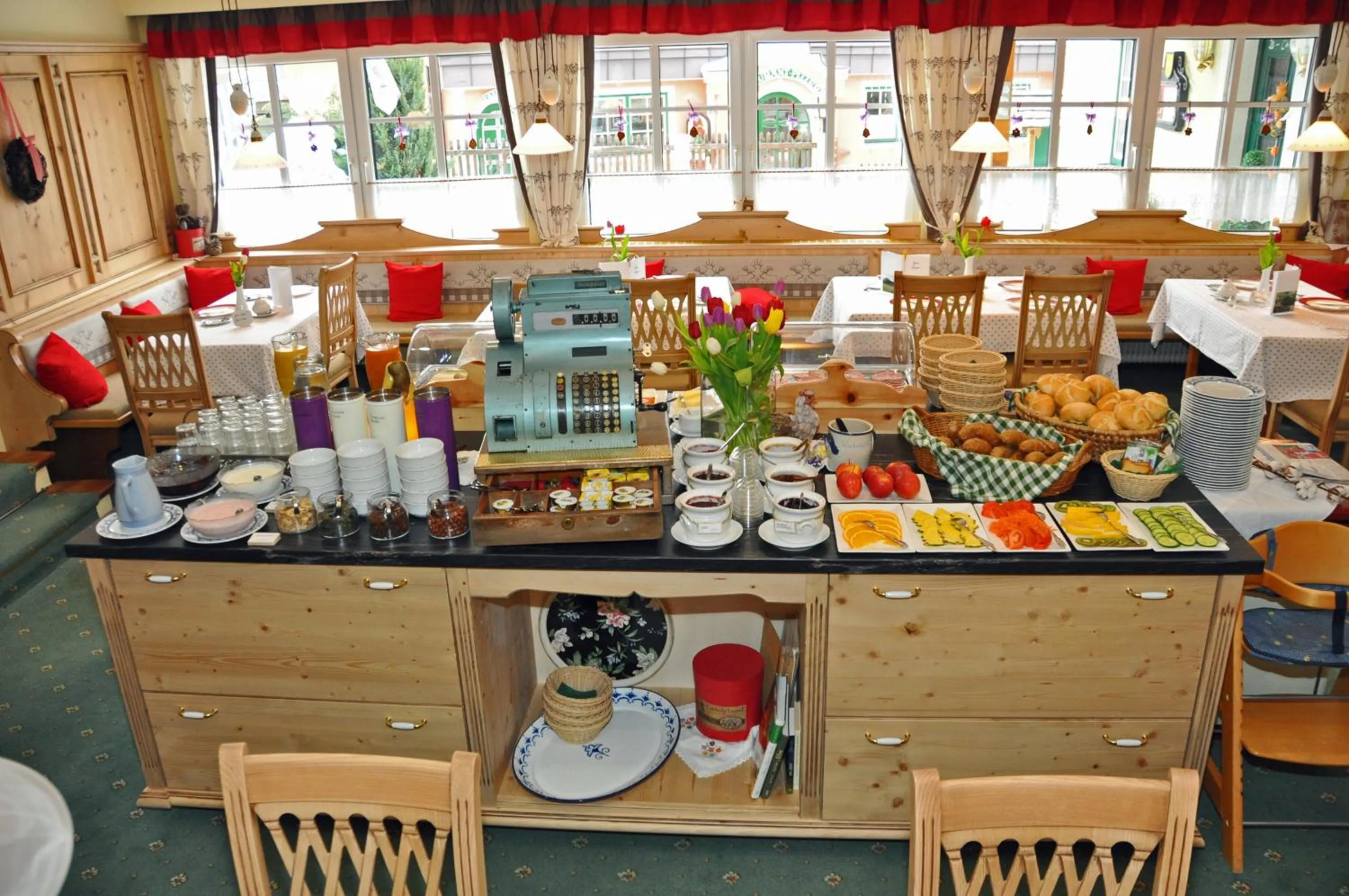 Restaurant/places to eat in Hotel Kreutzer