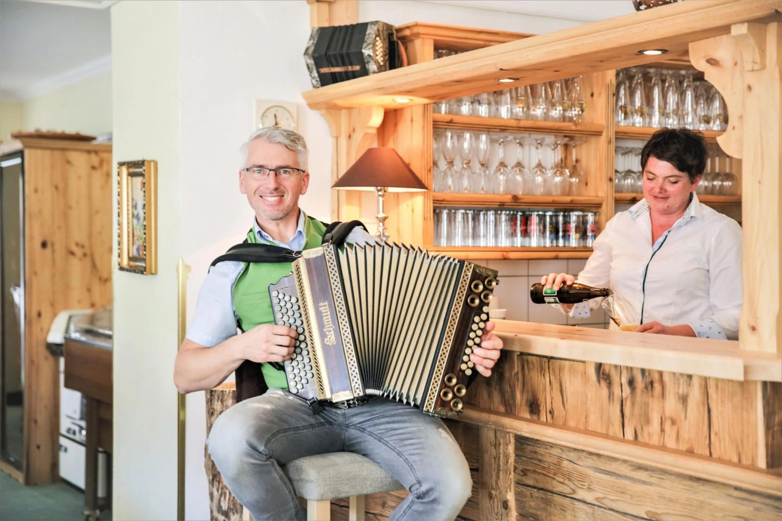 People in Hotel Kreutzer