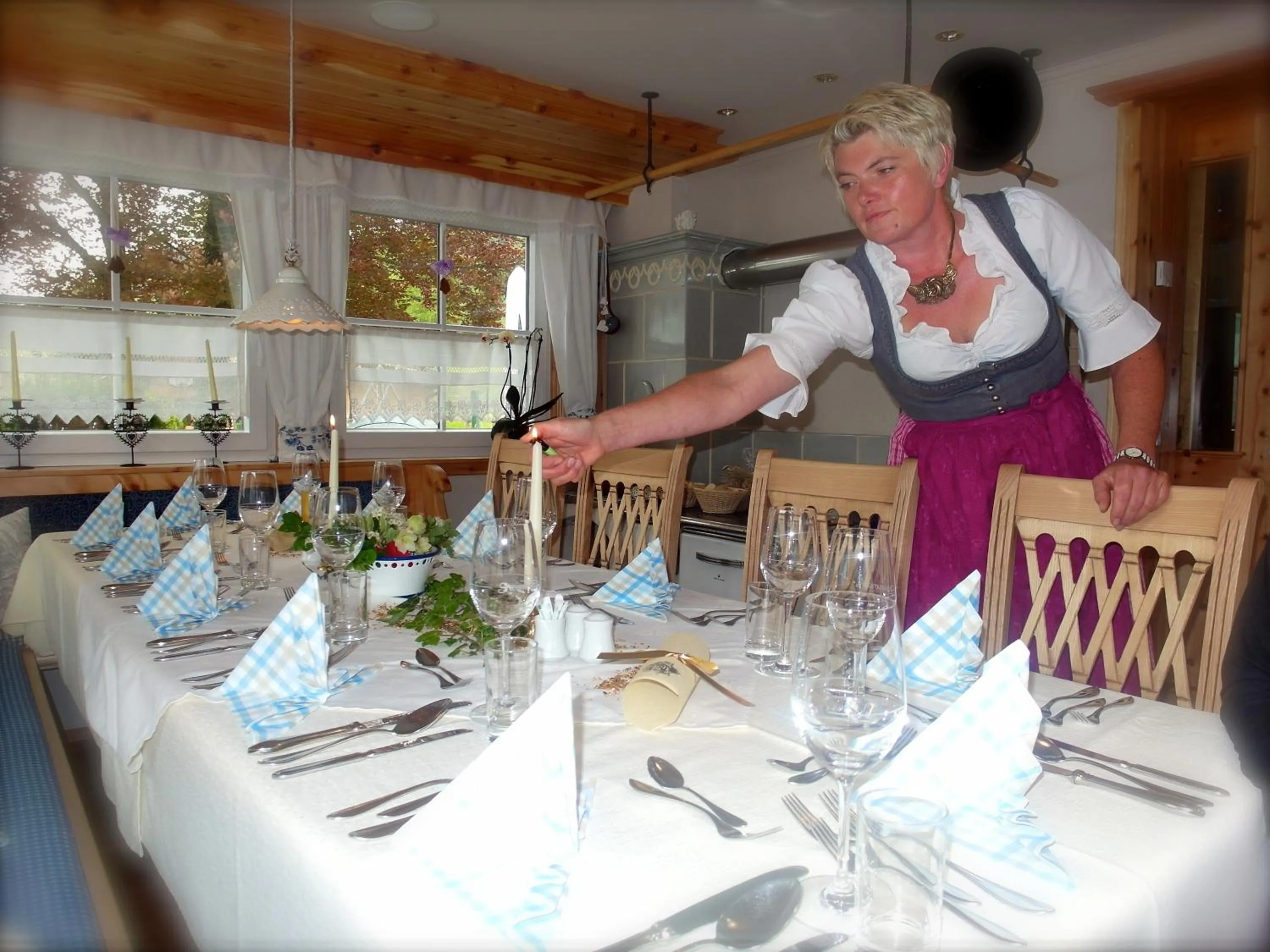 People in Hotel Kreutzer