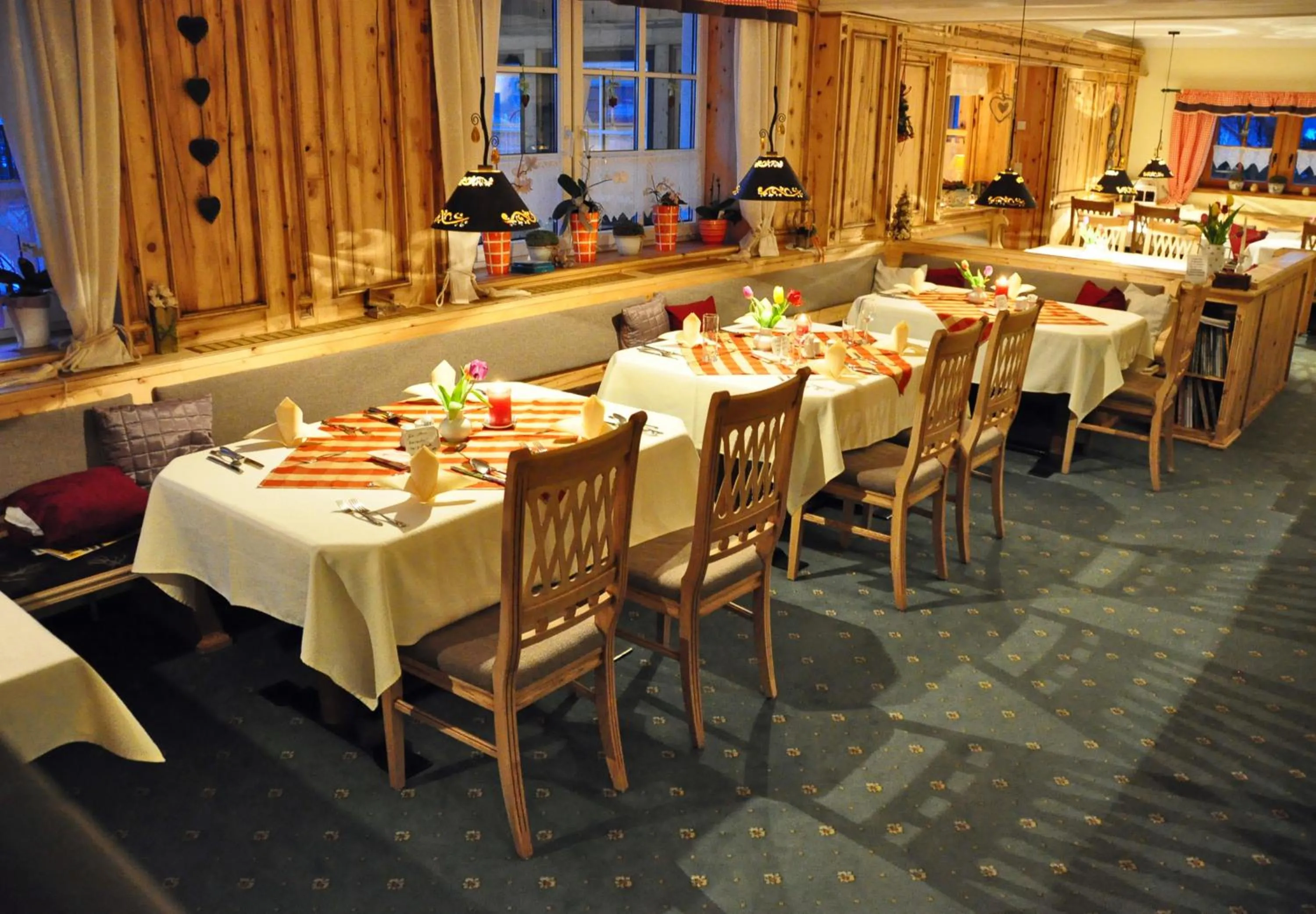 Restaurant/places to eat in Hotel Kreutzer