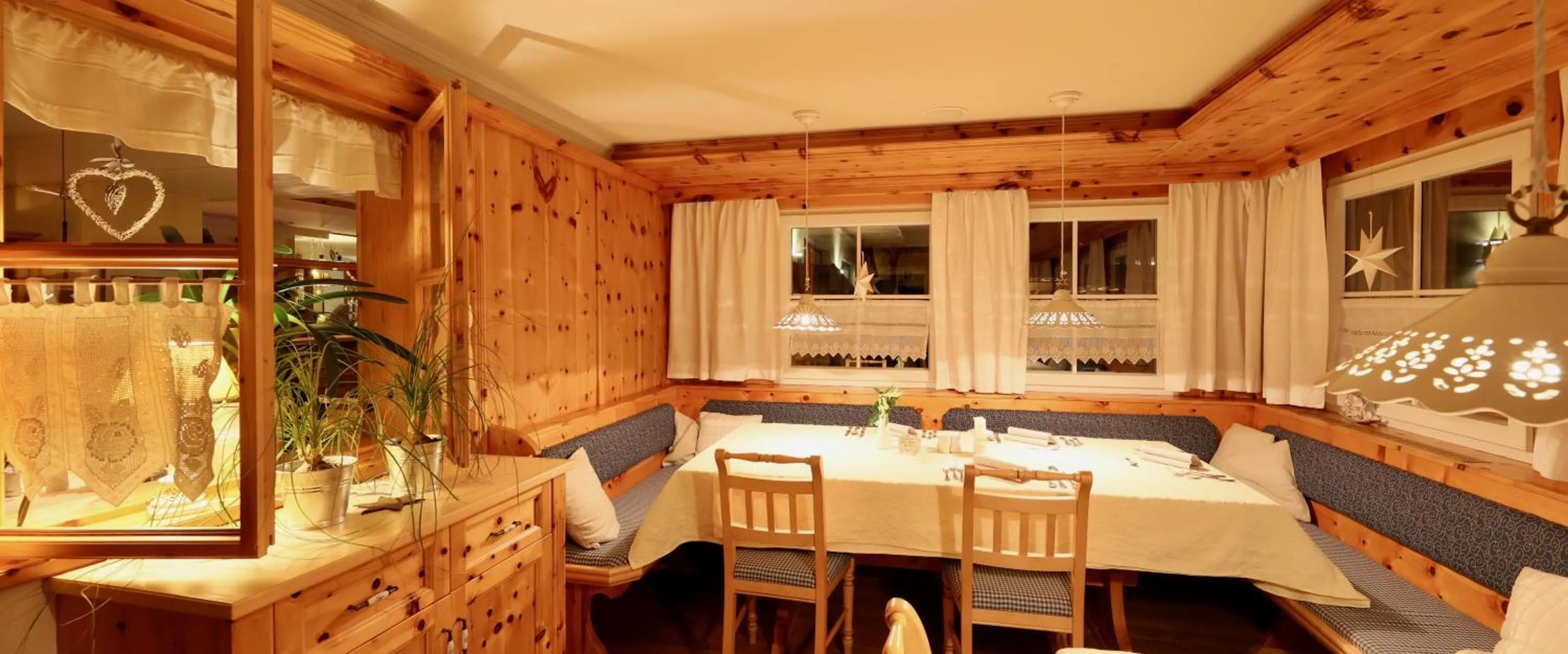 Restaurant/places to eat in Hotel Kreutzer