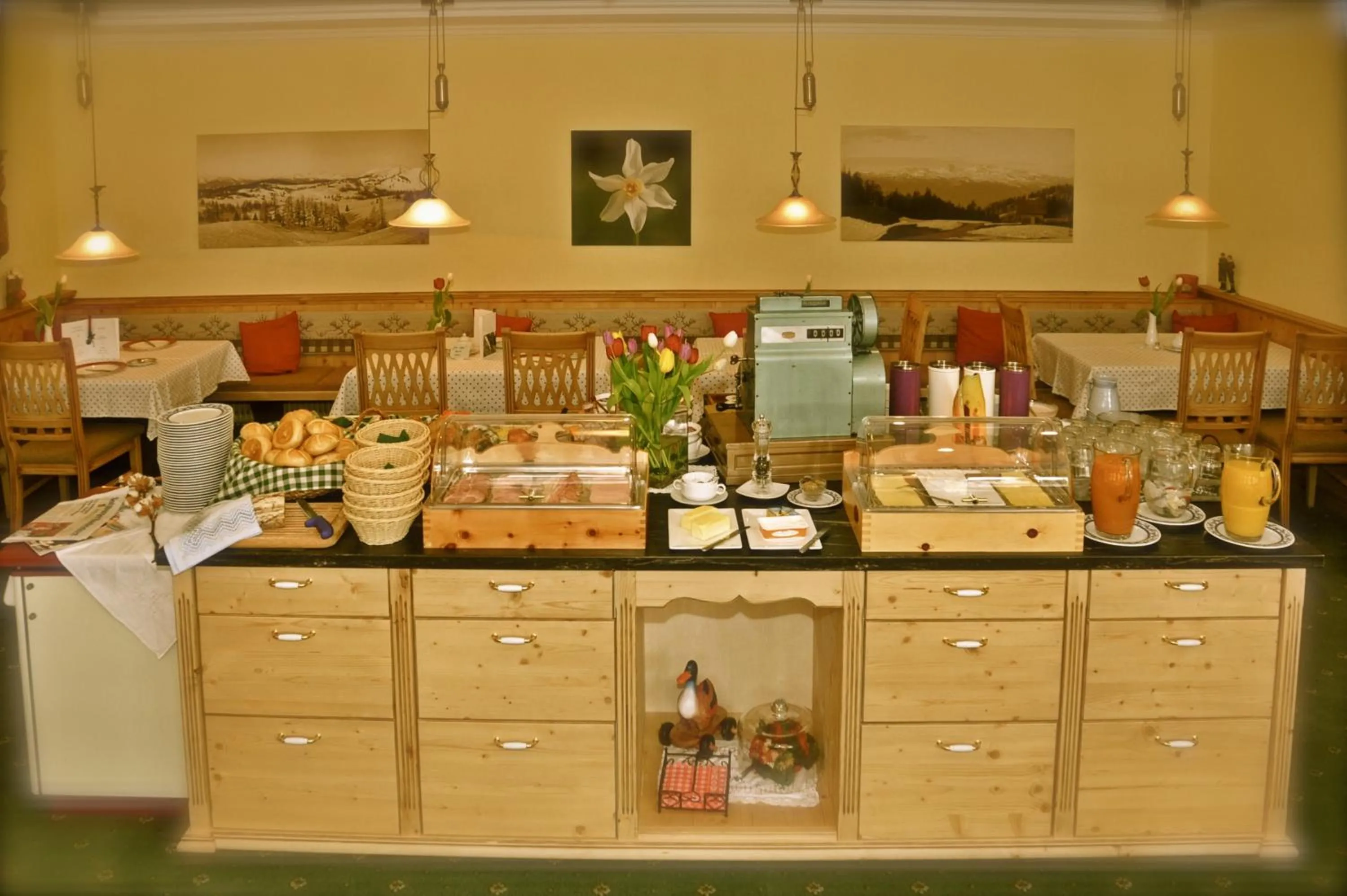 Restaurant/places to eat in Hotel Kreutzer