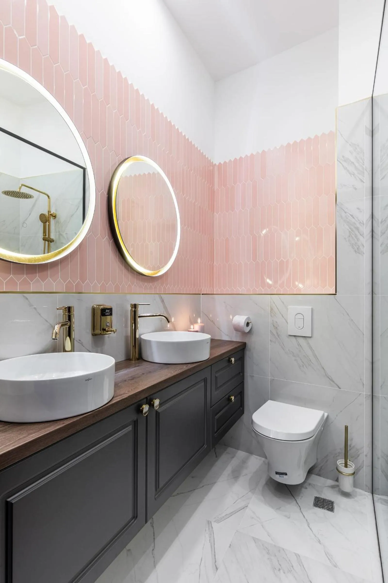 Toilet in Old Town Luxury Suites