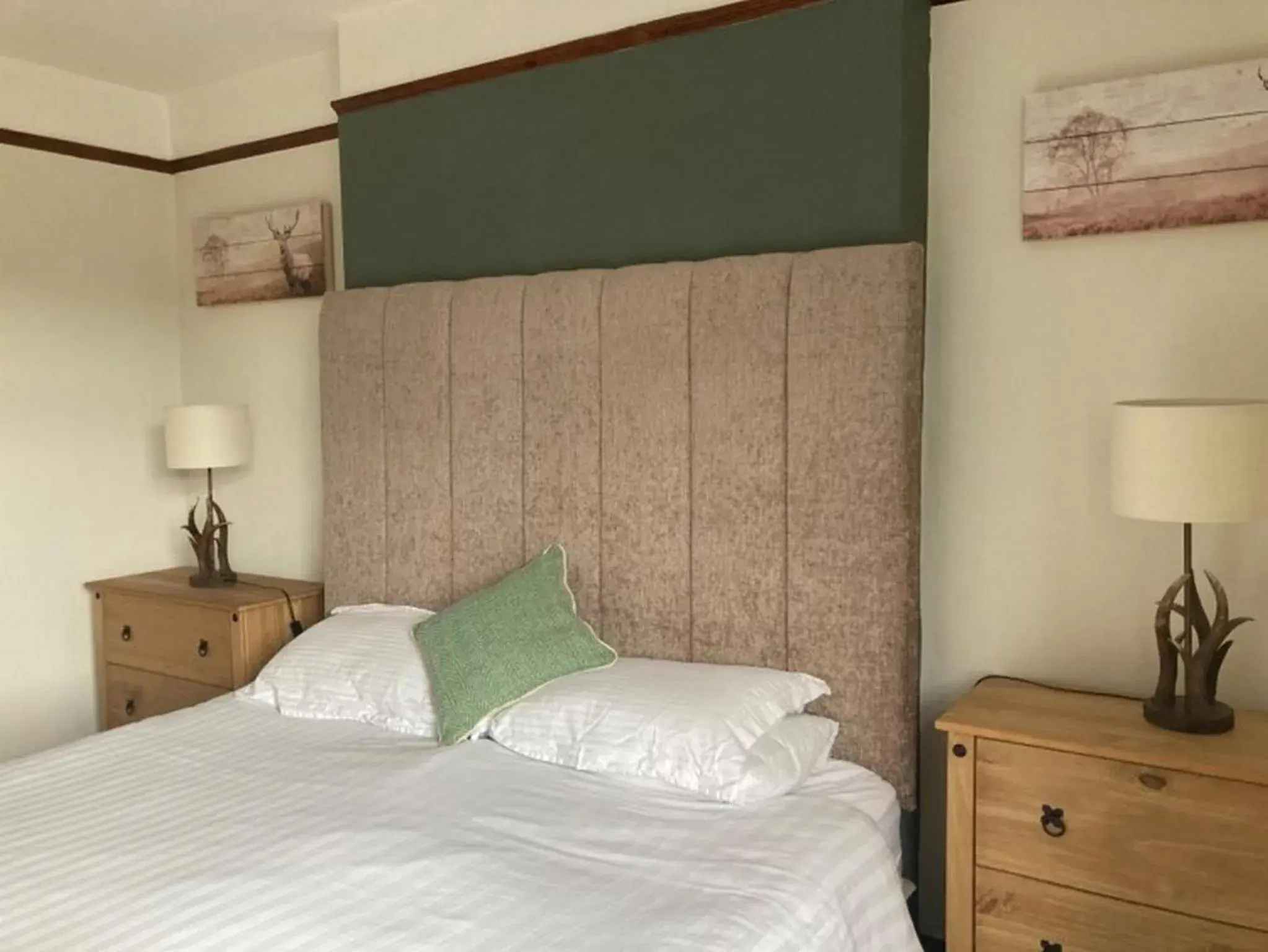 Bedroom, Bed in Kestor Inn, Manaton, Dartmoor National Park, Newton Abbot, Devon Bedroom, Bed in Kestor Inn, Manaton, Dartmoor National Park, Newton Abbot, Devon