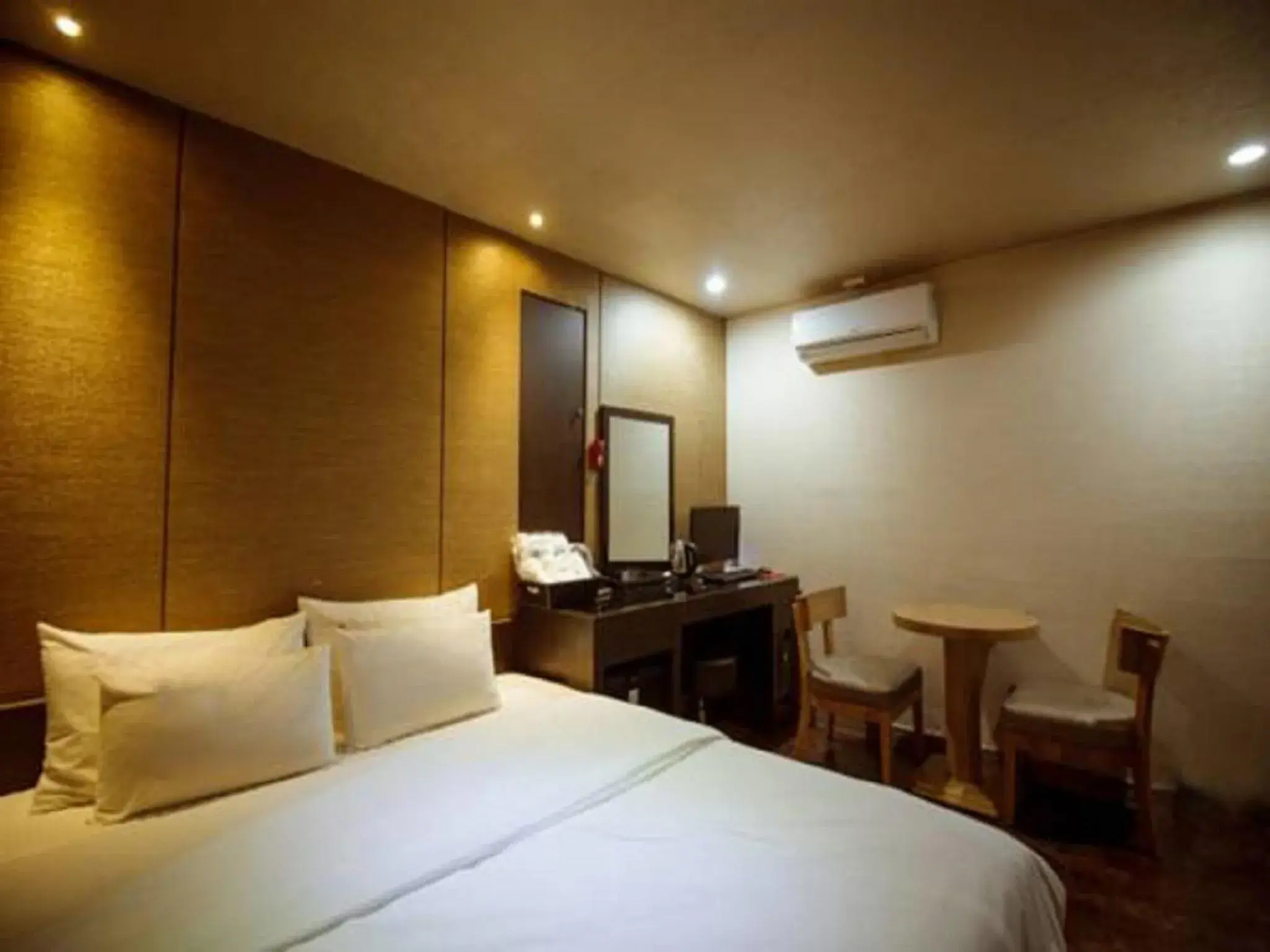 Decorative detail, Bed in Hotel JUNE Haeundae Decorative detail, Bed in Hotel JUNE Haeundae