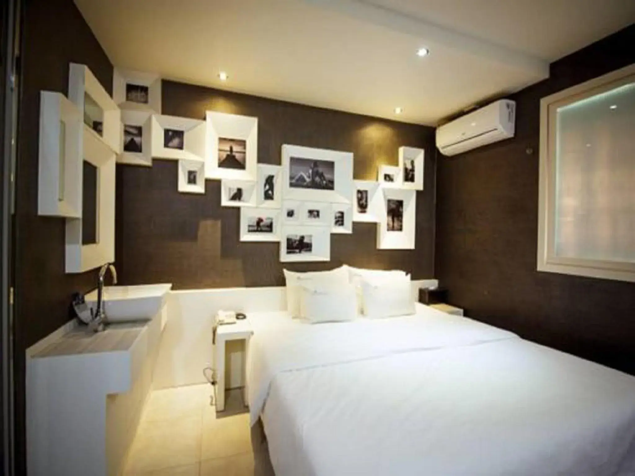 Decorative detail, Bed in Hotel JUNE Haeundae Decorative detail, Bed in Hotel JUNE Haeundae